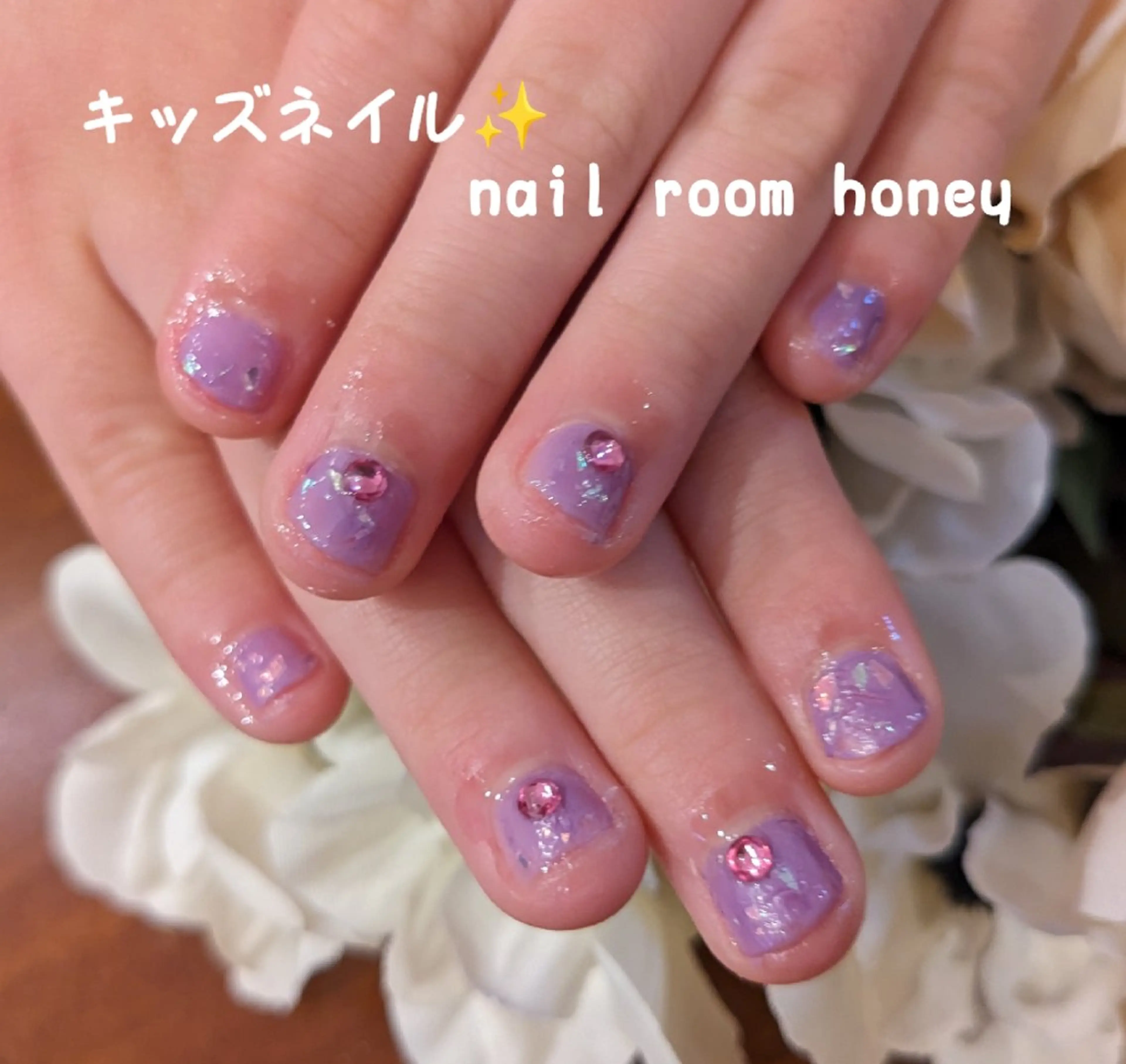 ネイル キッズ キラキラネイル パープル nail room  honeyのネイルデザイン
