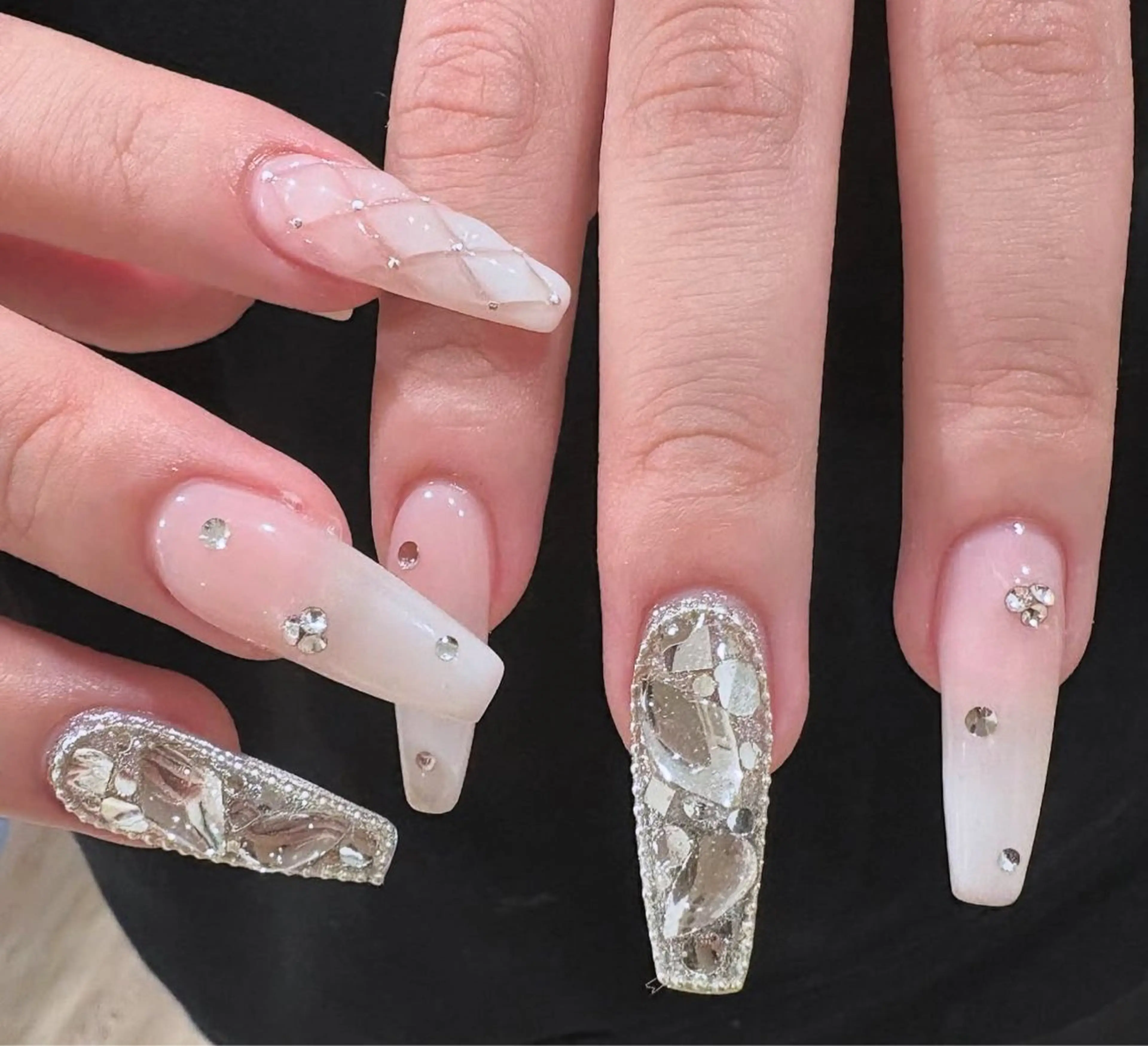 ネイル オーロラネイル フレンチネイル ジェルネイル ハロウィン キラキラネイル ハンドネイル H.baby Nail Salonのネイルデザイン