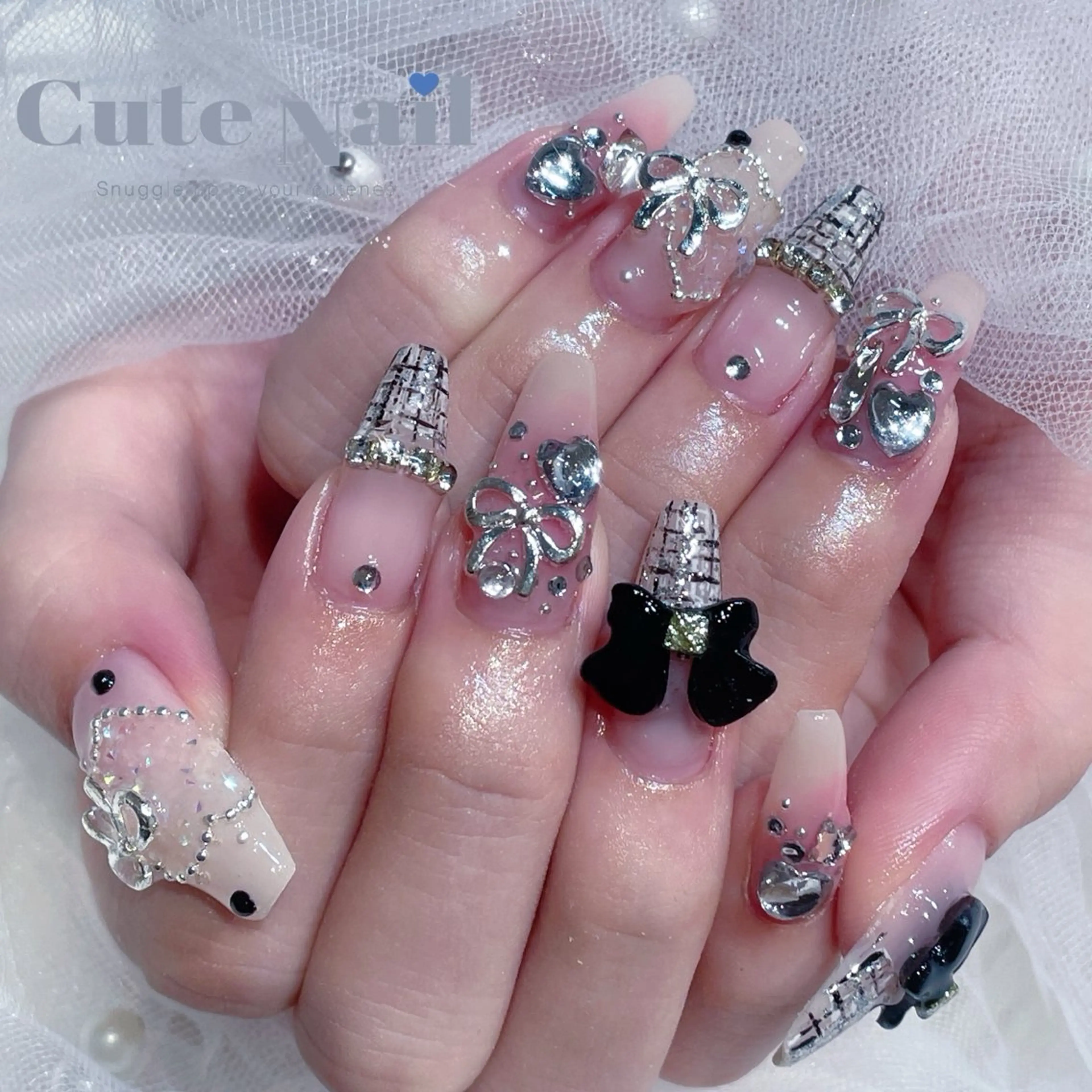 ネイル GO TODAY SHAiRE SALON原宿 Liber所属・️🫧もこ 艶感ネイル🫧のネイルデザイン