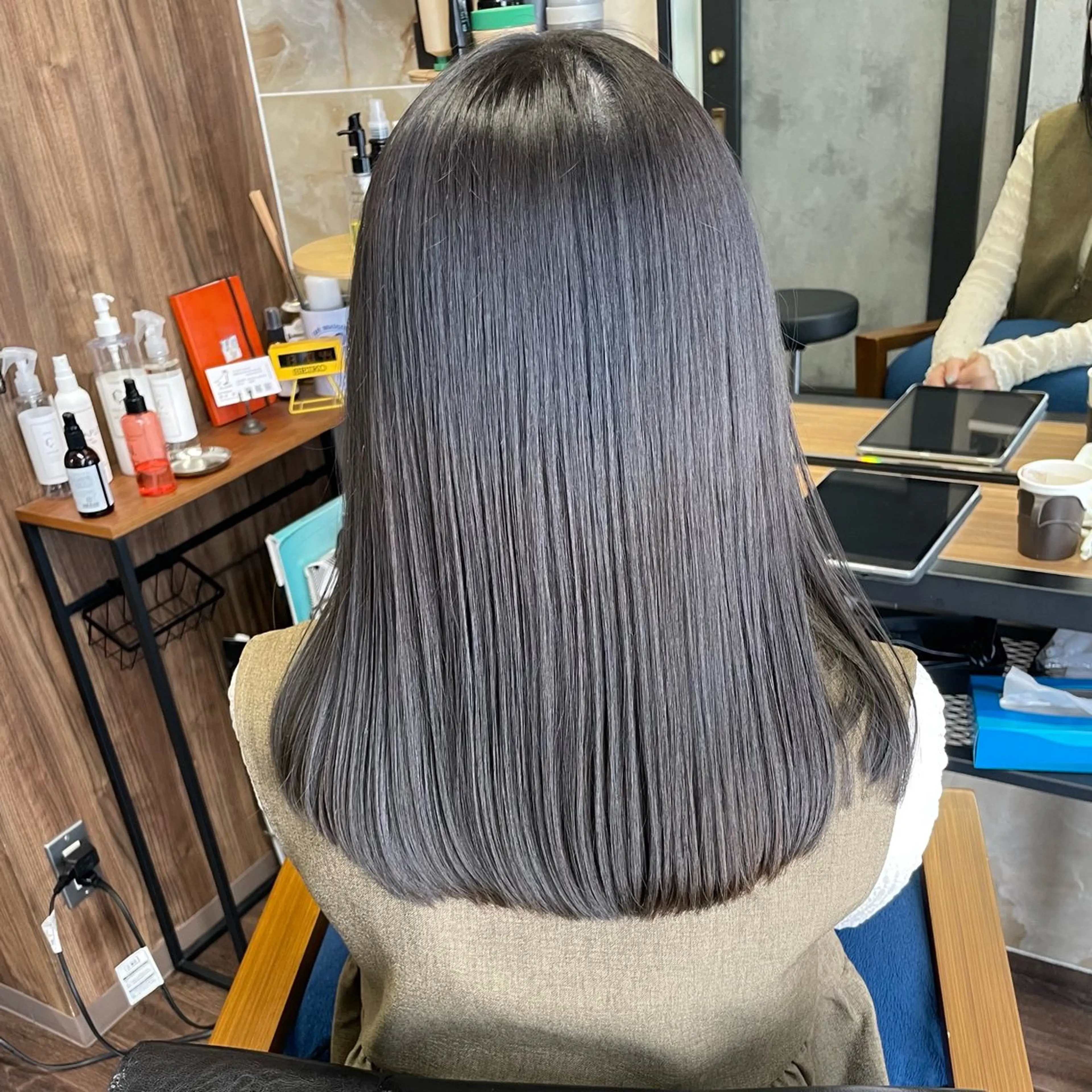 セミロング カラー 髪質改善 トリートメント 酸熱トリートメント Lull (シェアサロンReco VIProom)所属・Lull1人美容室 バレイヤージュのヘアスタイル