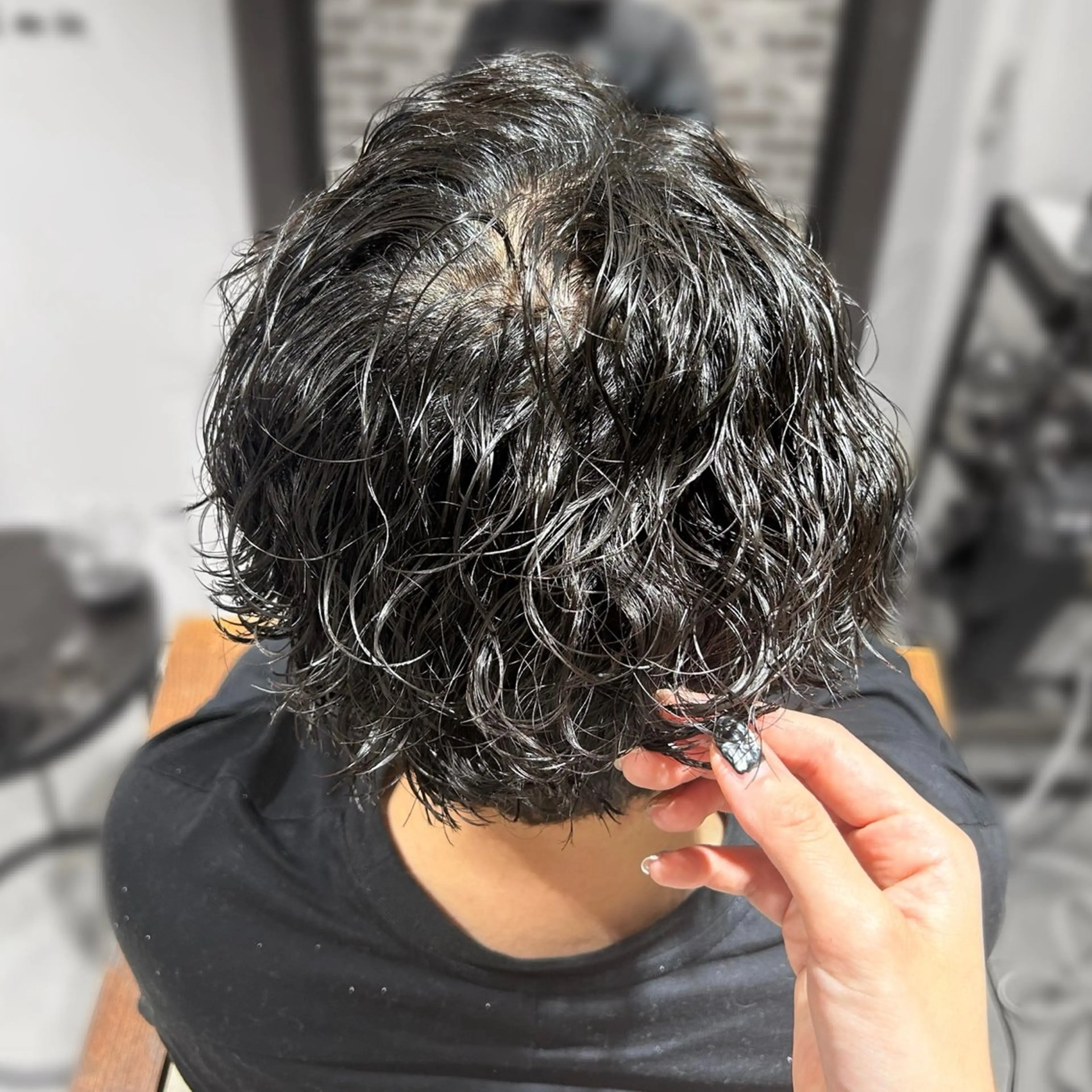 パーマ メンズ メンズパーマ メンズツイストパーマ 刈り上げ 波巻きパーマ ツイストパーマ Any所属・メンズ専門美容師 MIUのヘアスタイル