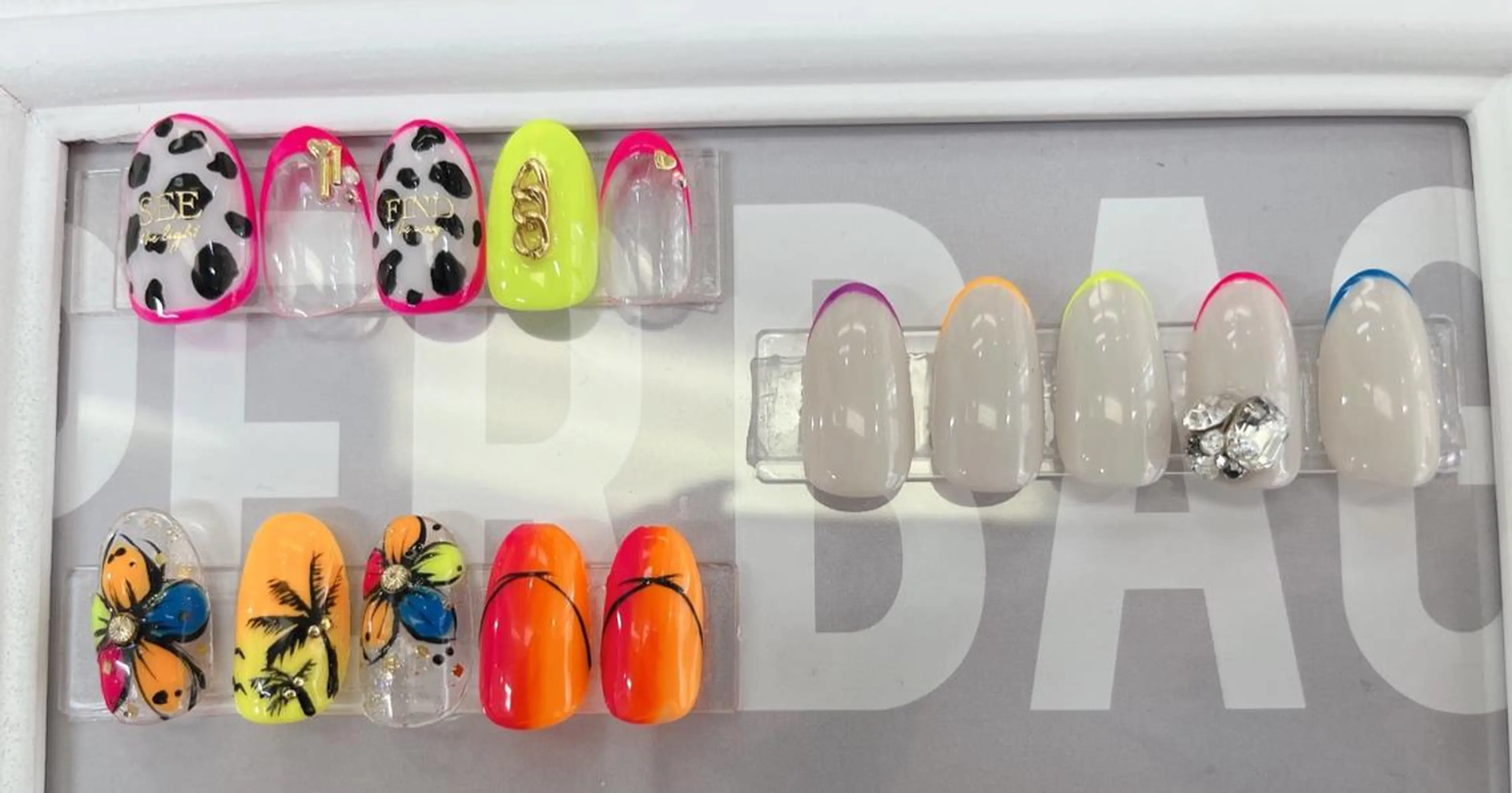 ネイル アートネイル Olivia アイラッシュのマツエク・マツパデザイン