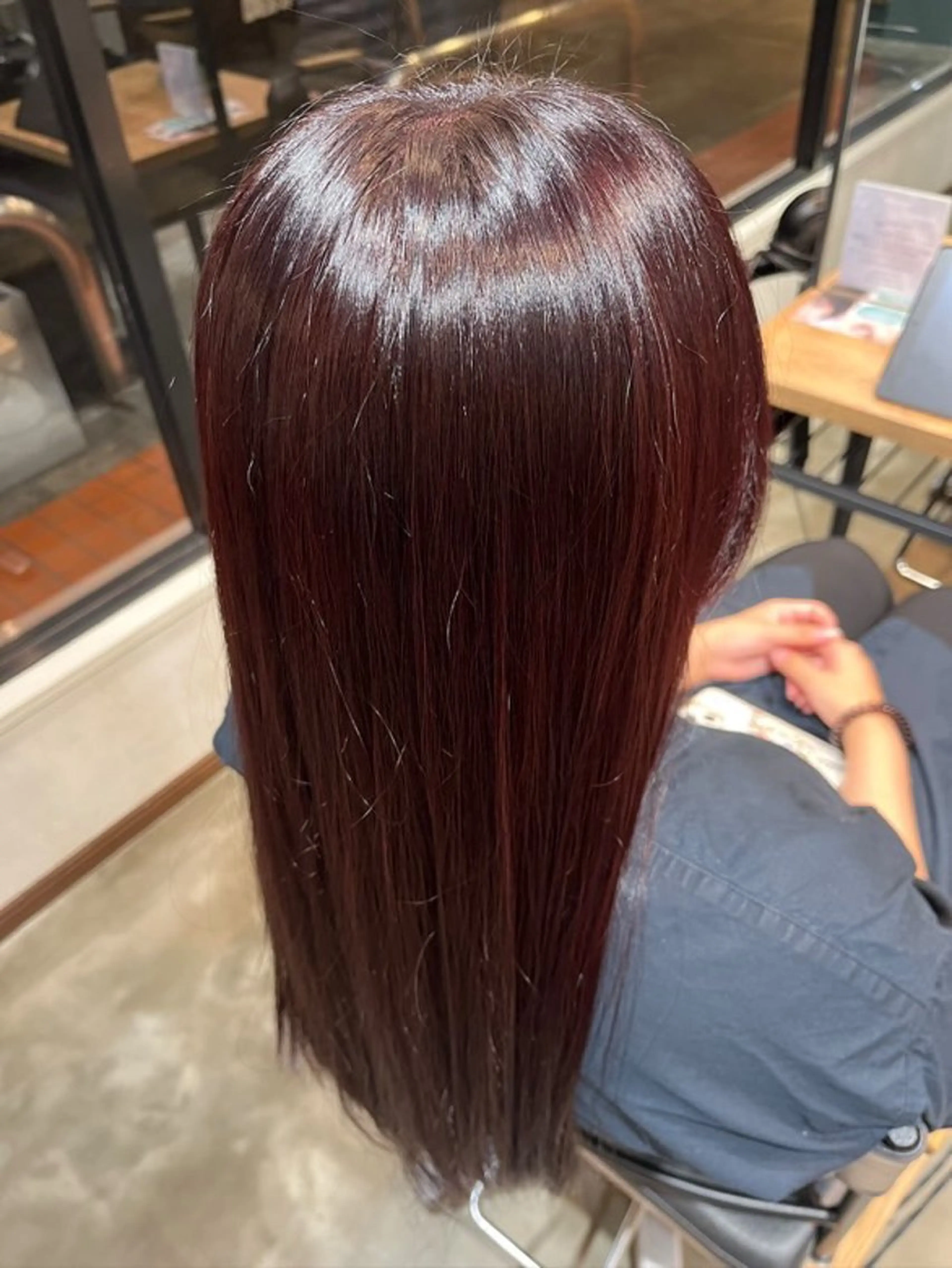 カラー レッドカラー 江利川 紫音のヘアスタイル