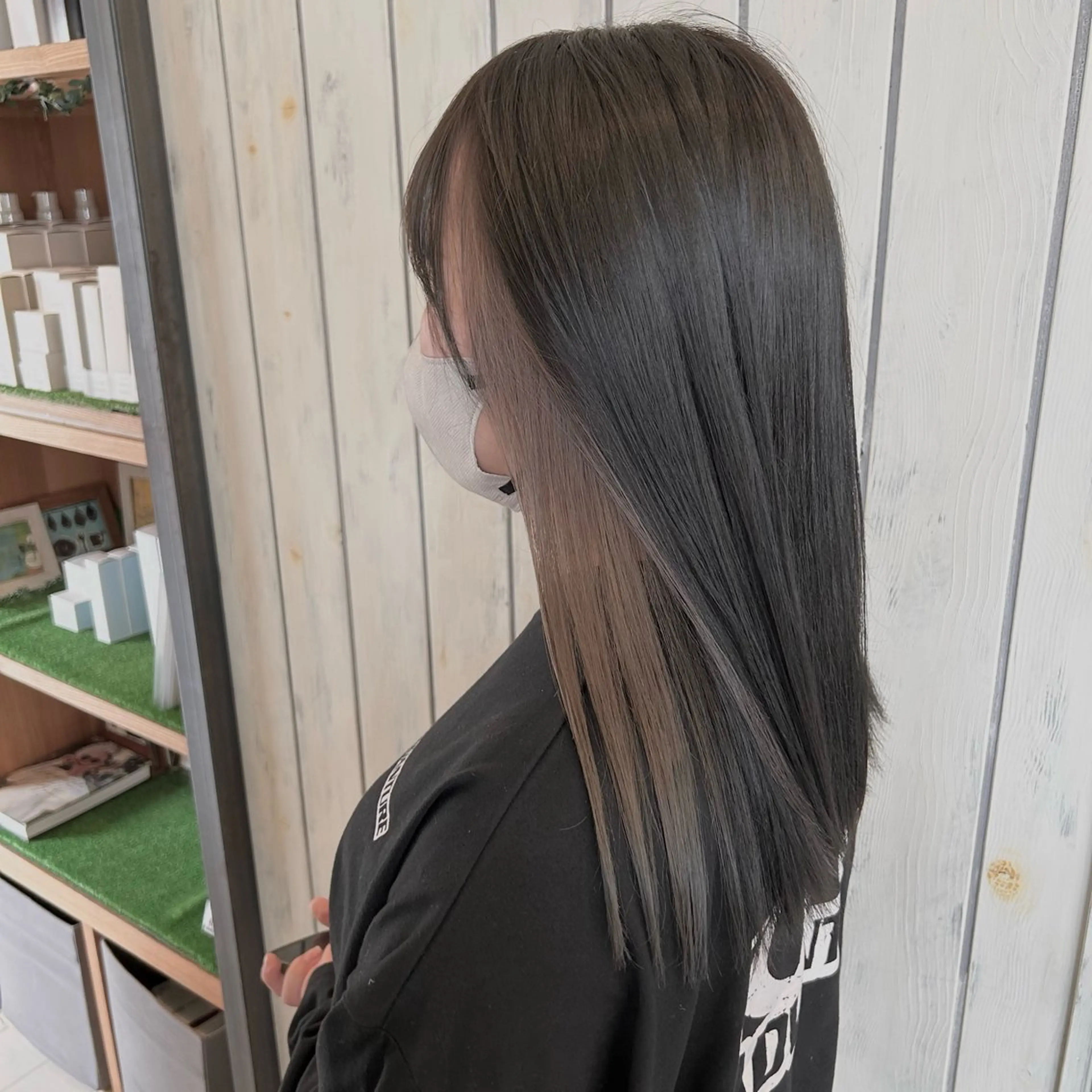 ロング ヘアカラー トリートメント 高津 千慧のヘアスタイル