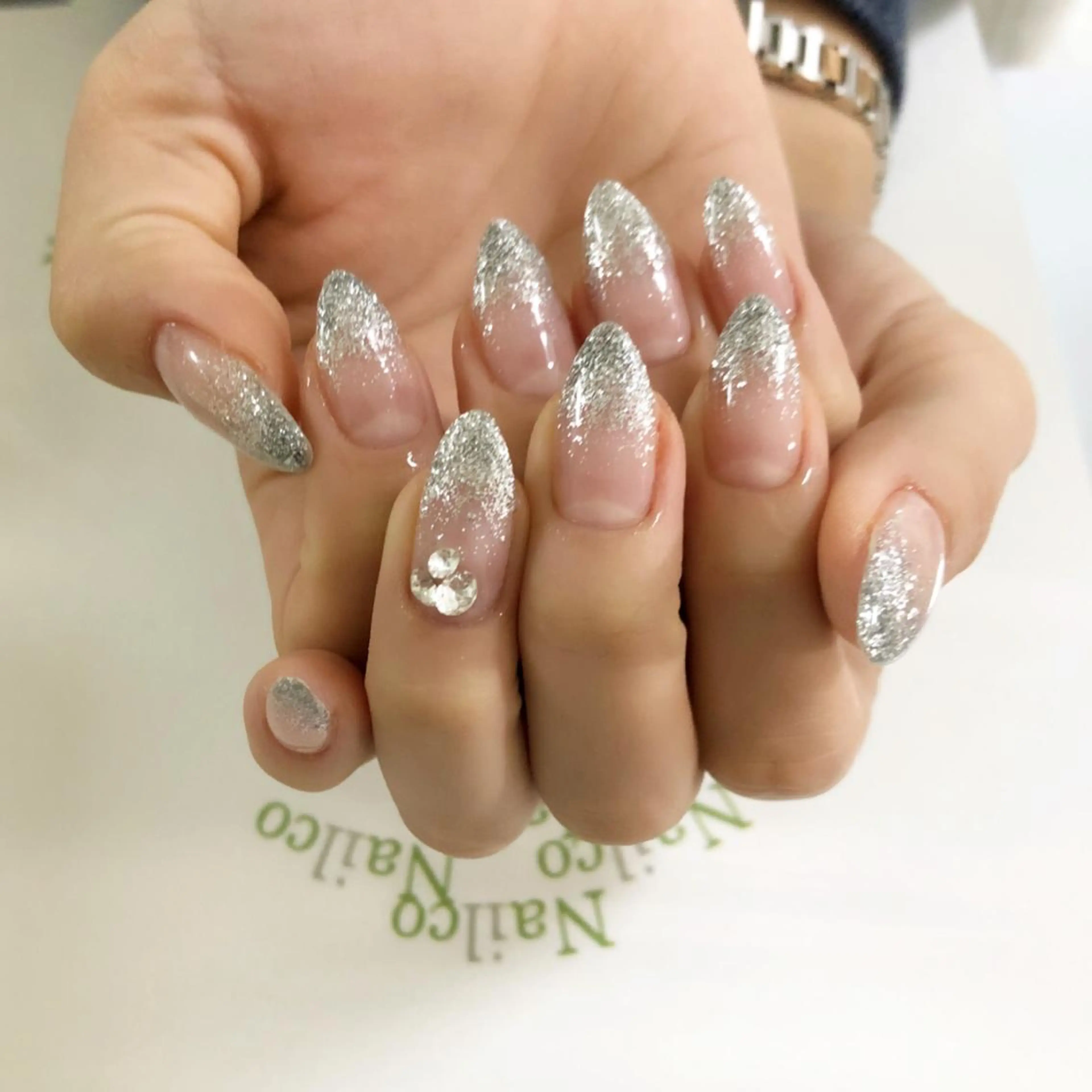 ネイル グラデーション ラメ(グリッター) ラメグラデーション ストーンネイル Nail Salon RINO所属・伊藤 なつみのネイルデザイン