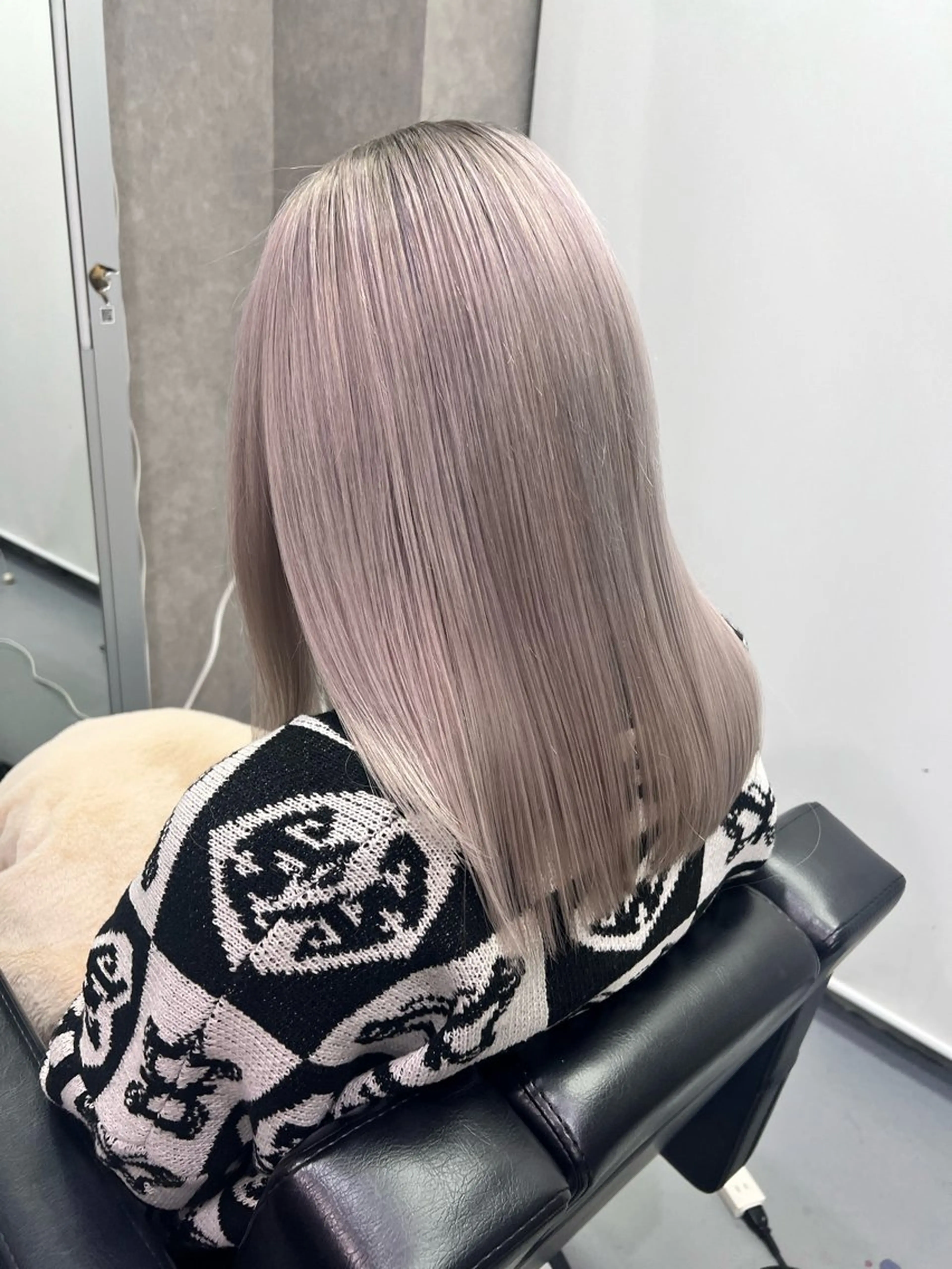 ミディアム カラー ピンクカラー シルバー 晴レ所属・🍑アヤ🫧髪質改善 ダブルカラー🍑の眉毛・アイブロウイメージ