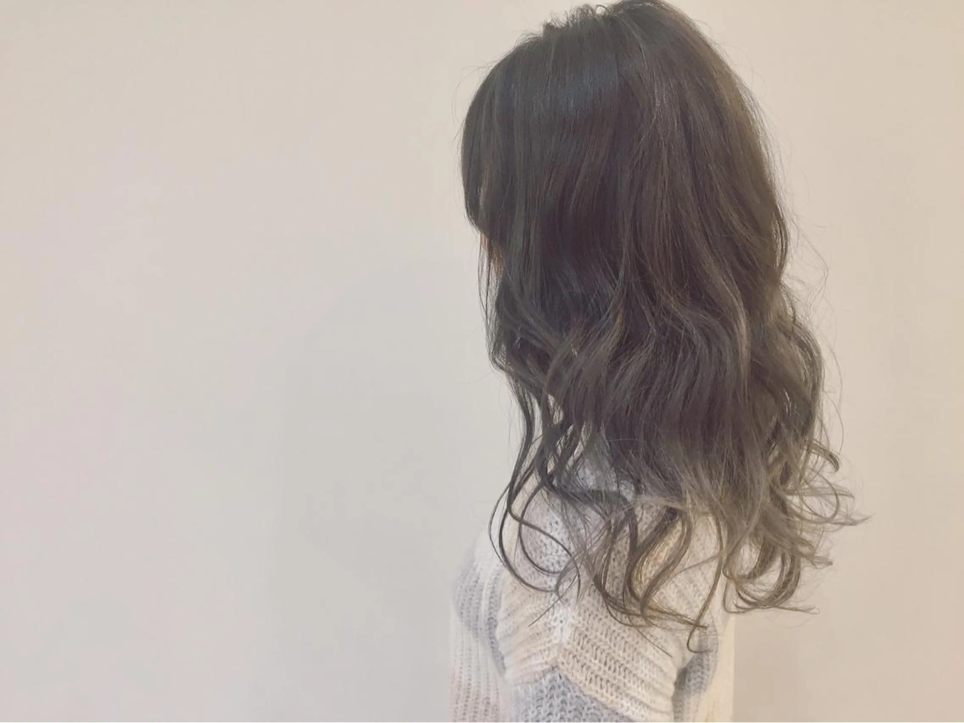 ミディアム セミロング ロング カラー パーマ アッシュ グラデーションカラー シルバー シルバーアッシュ lafith hair dope所属・[外国人風カラー] 店長 田中健太のヘアスタイル