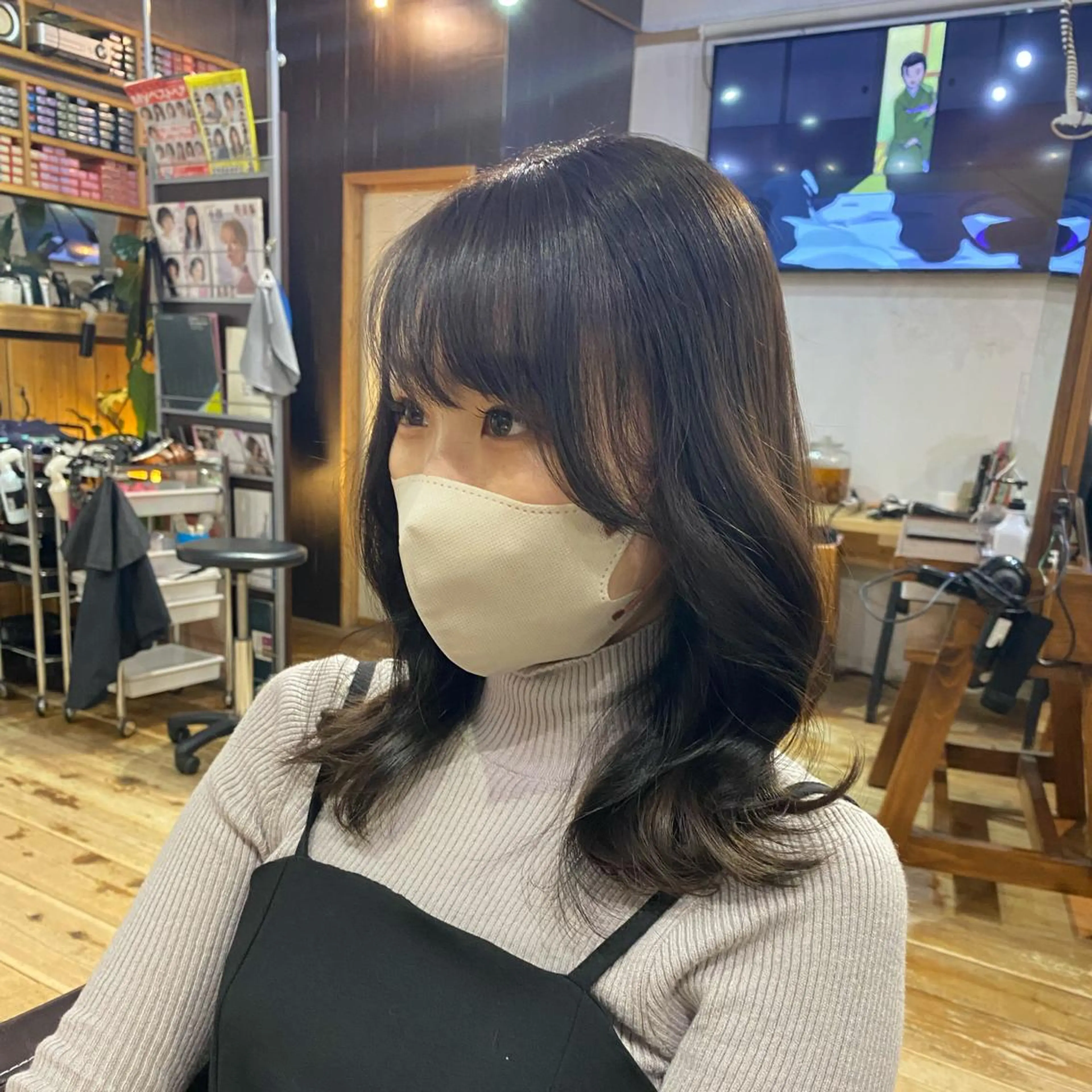 ミディアム カラー ダークグレー くびれヘア カット ヘアカラー トリートメント ヘアセット 【韓国レイヤー特化 ハッシュカット】のヘアスタイル