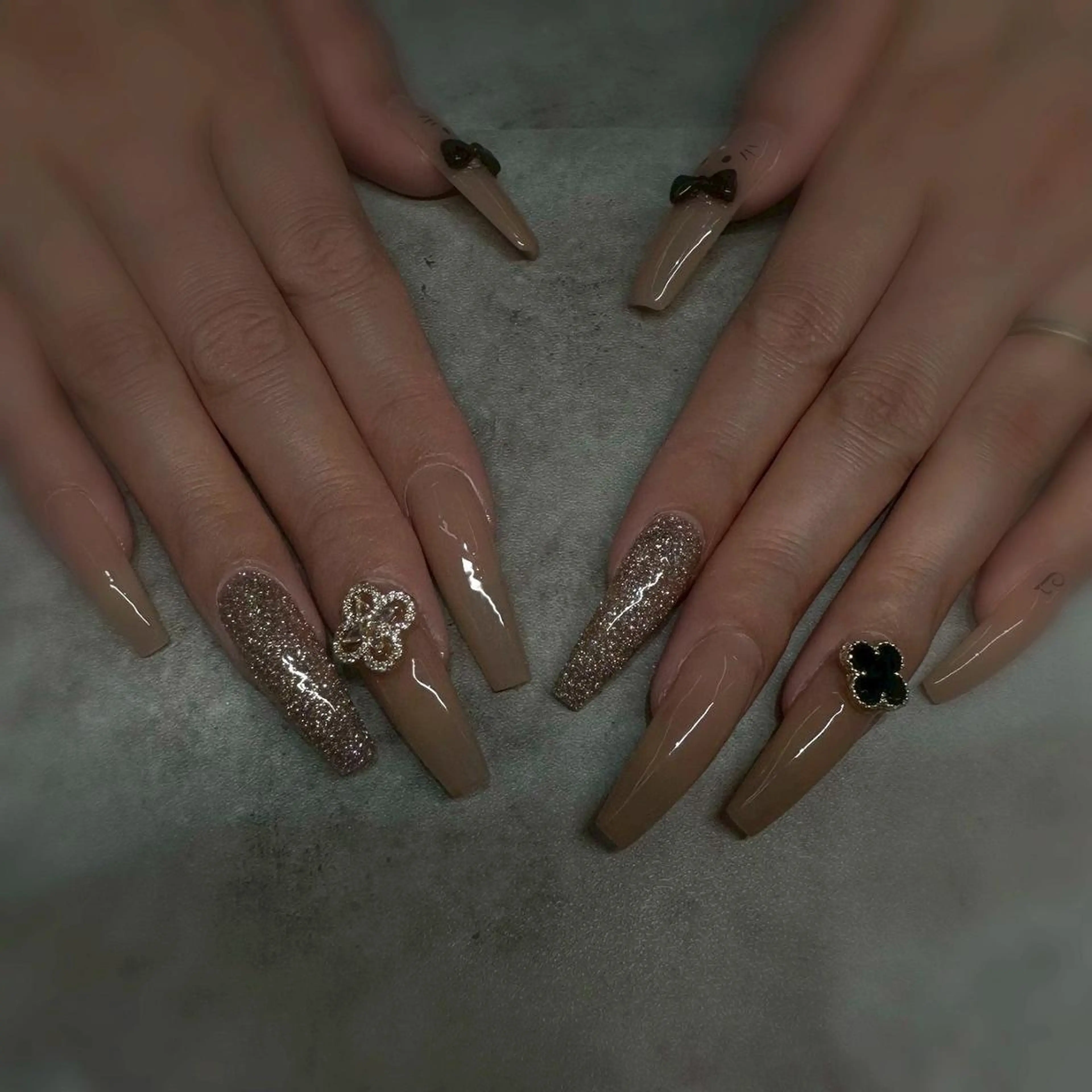 ネイル アニマル柄 オーロラネイル ブラウン 桜ネイル クリアネイル ハンドネイル 濱名萌/長さだし パラジェルフィルインのネイルデザイン