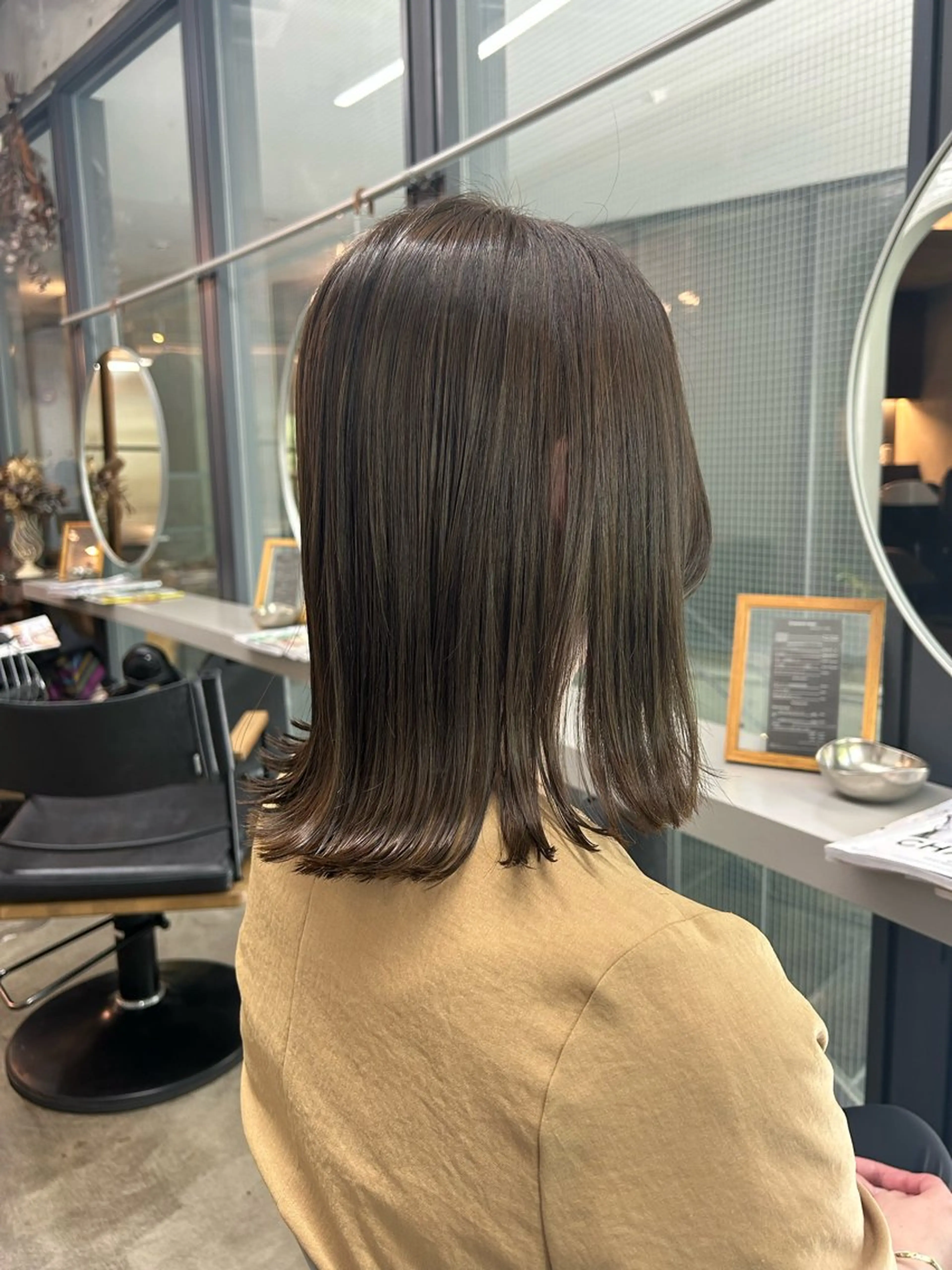 ミディアム カラー ベージュカラー 外ハネヘア カット ヘアカラー トリートメント やすだ しおりのその他イメージ