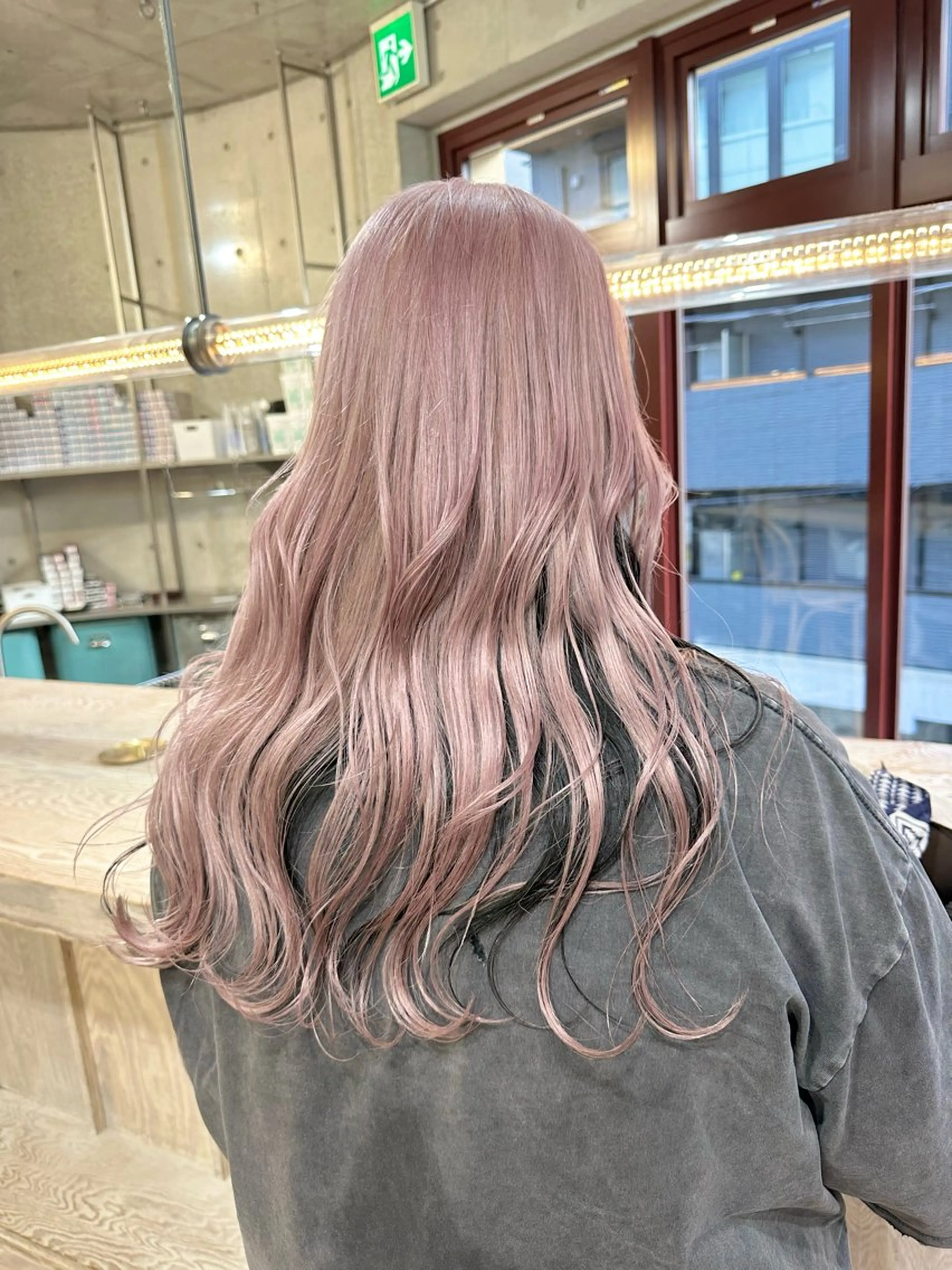 ロング カラー ヘアカラー トリートメント kai .のヘアスタイル