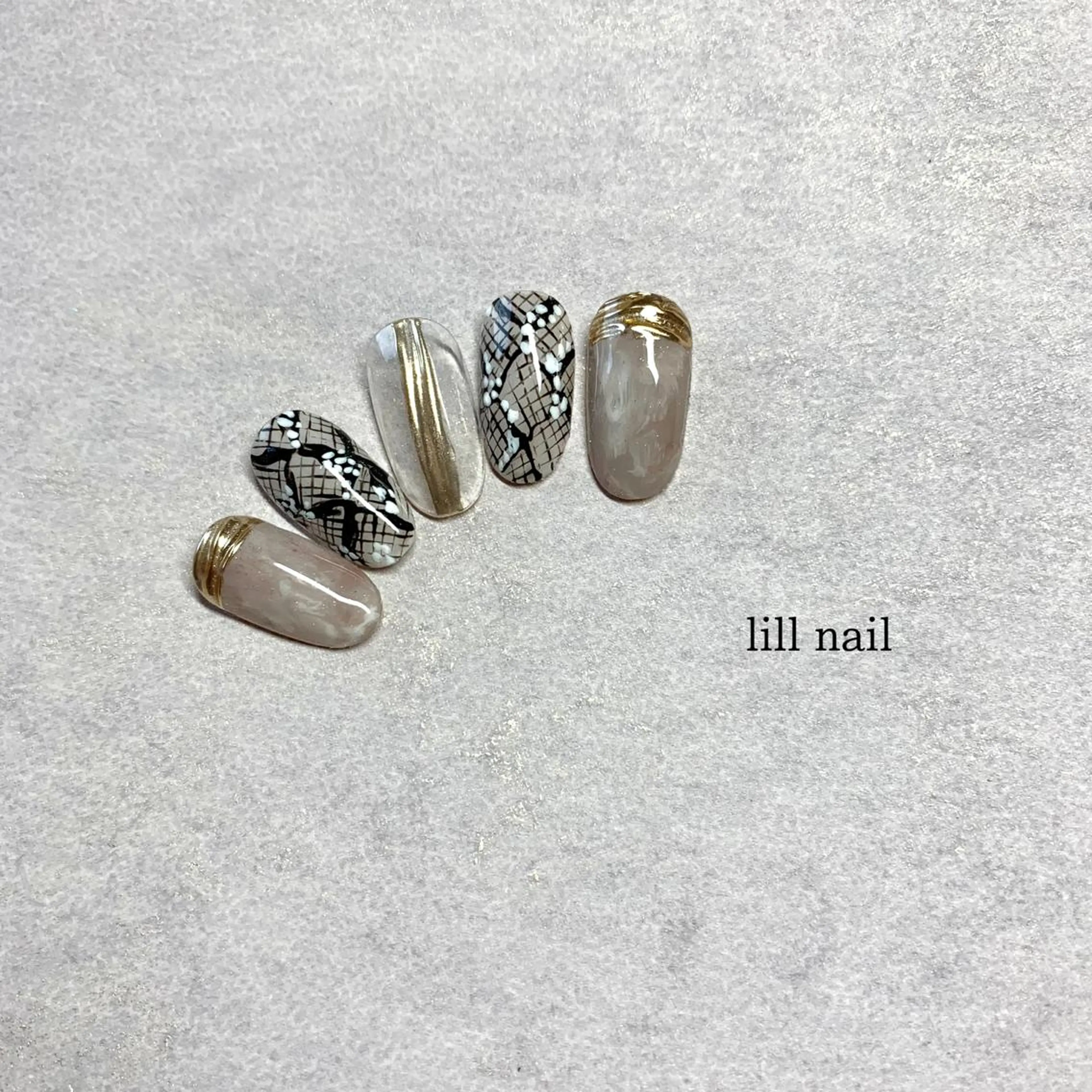 ミディアム pllia beautyのネイルデザイン