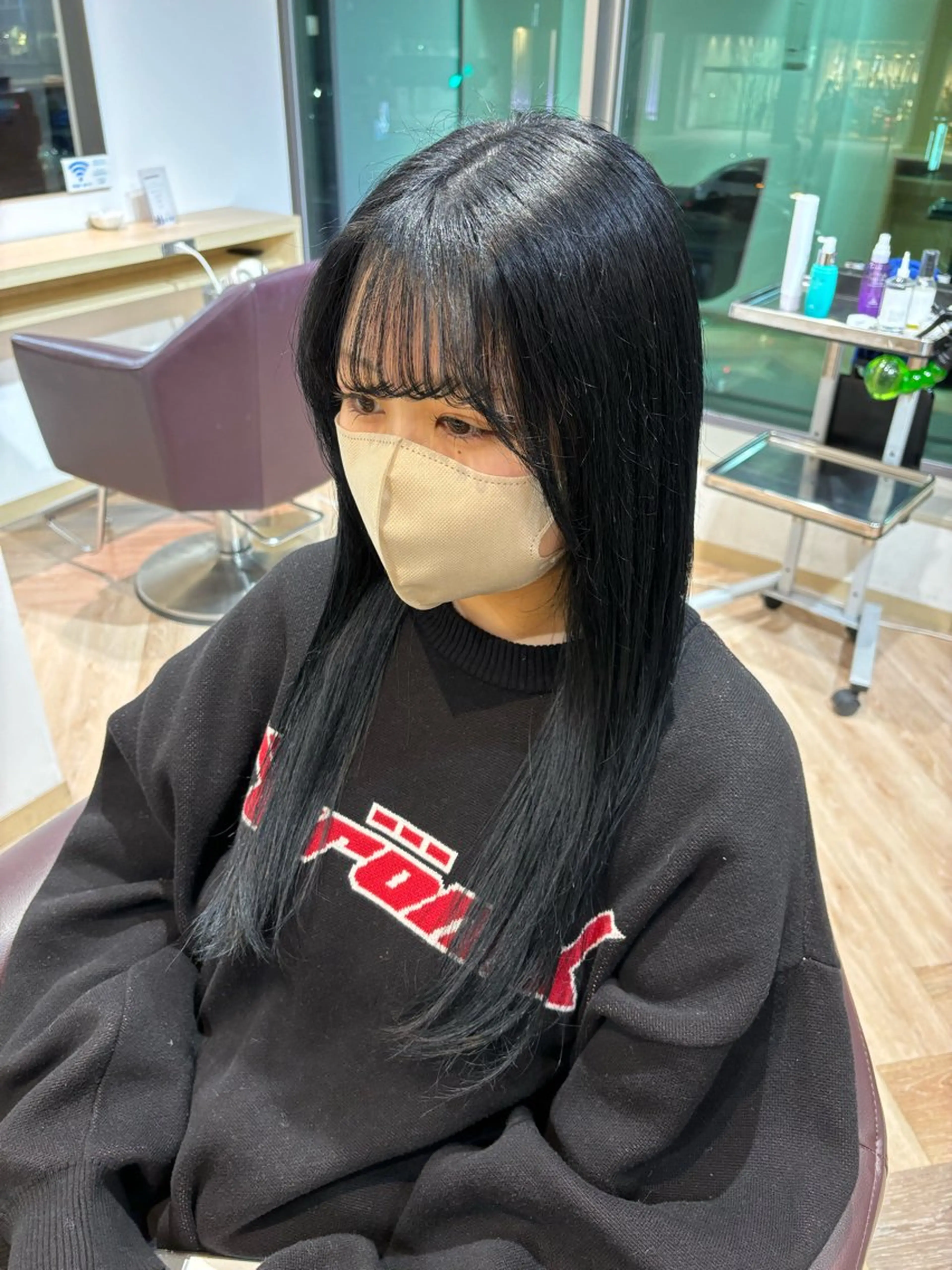 ロング カラー 黒髪 ブルーカラー ブルーブラック 透明感カラー ゆい/パーマ/レイヤ ー/似合わせカラーのヘアスタイル