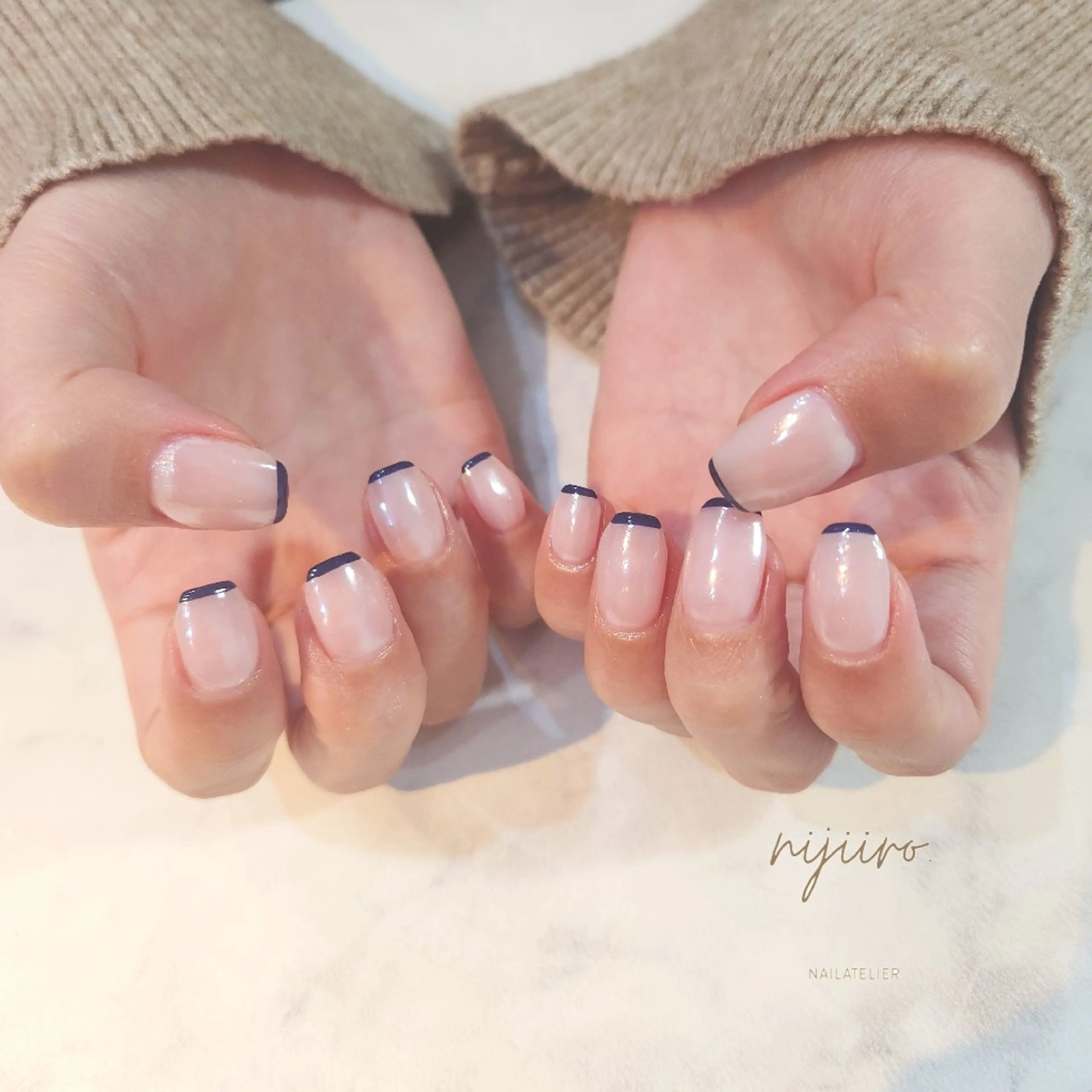 ネイル オーロラネイル フレンチネイル ホワイト ハンドネイル nailatelier nijiiro.所属・nijiiro🌈 サトウのネイルデザイン