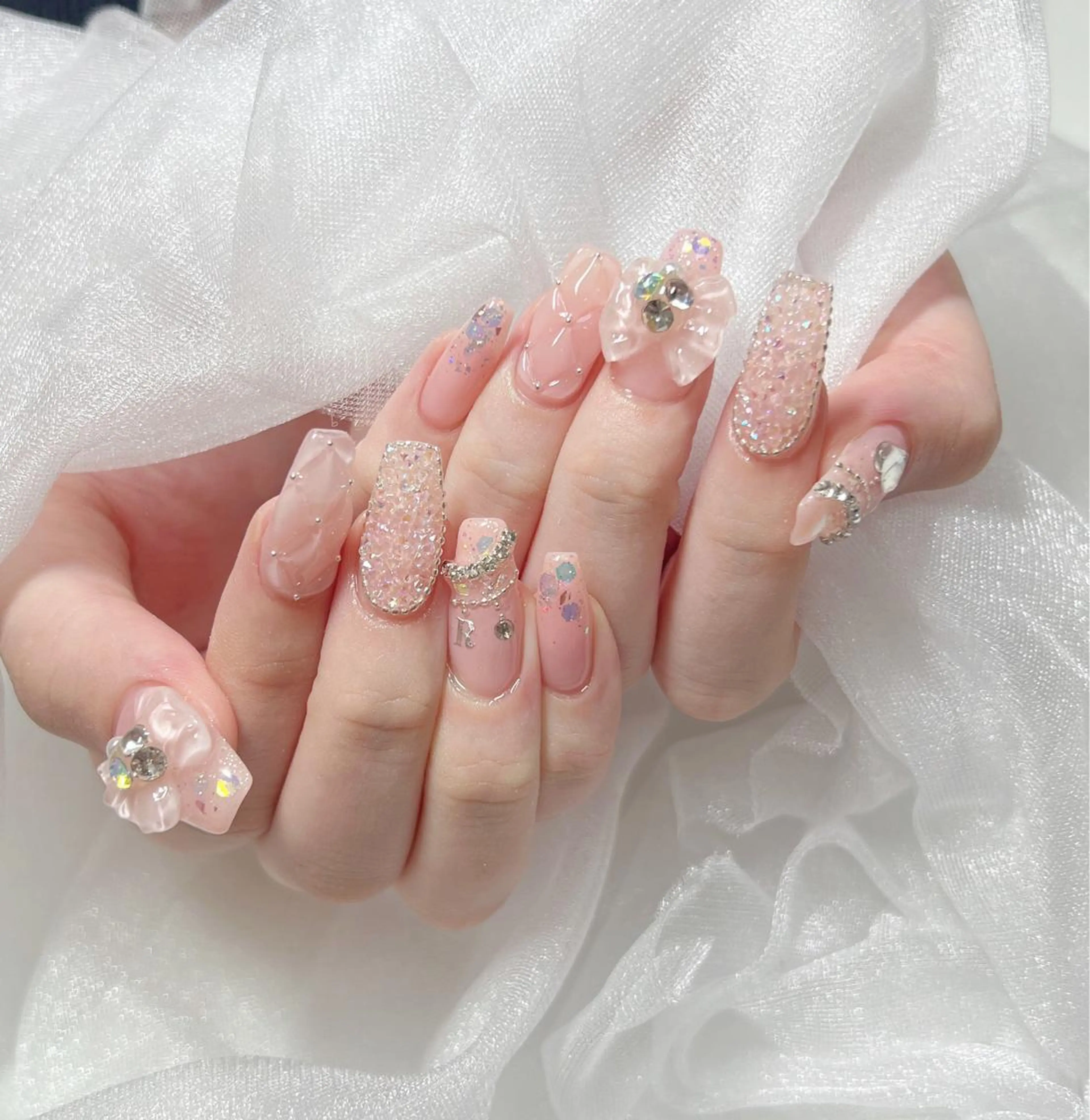 ネイル フレンチネイル 韓国ネイル 持ち込み ワンホンネイル ちゅるんネイル🪄 耳ツボジュエリー🔗のネイルデザイン