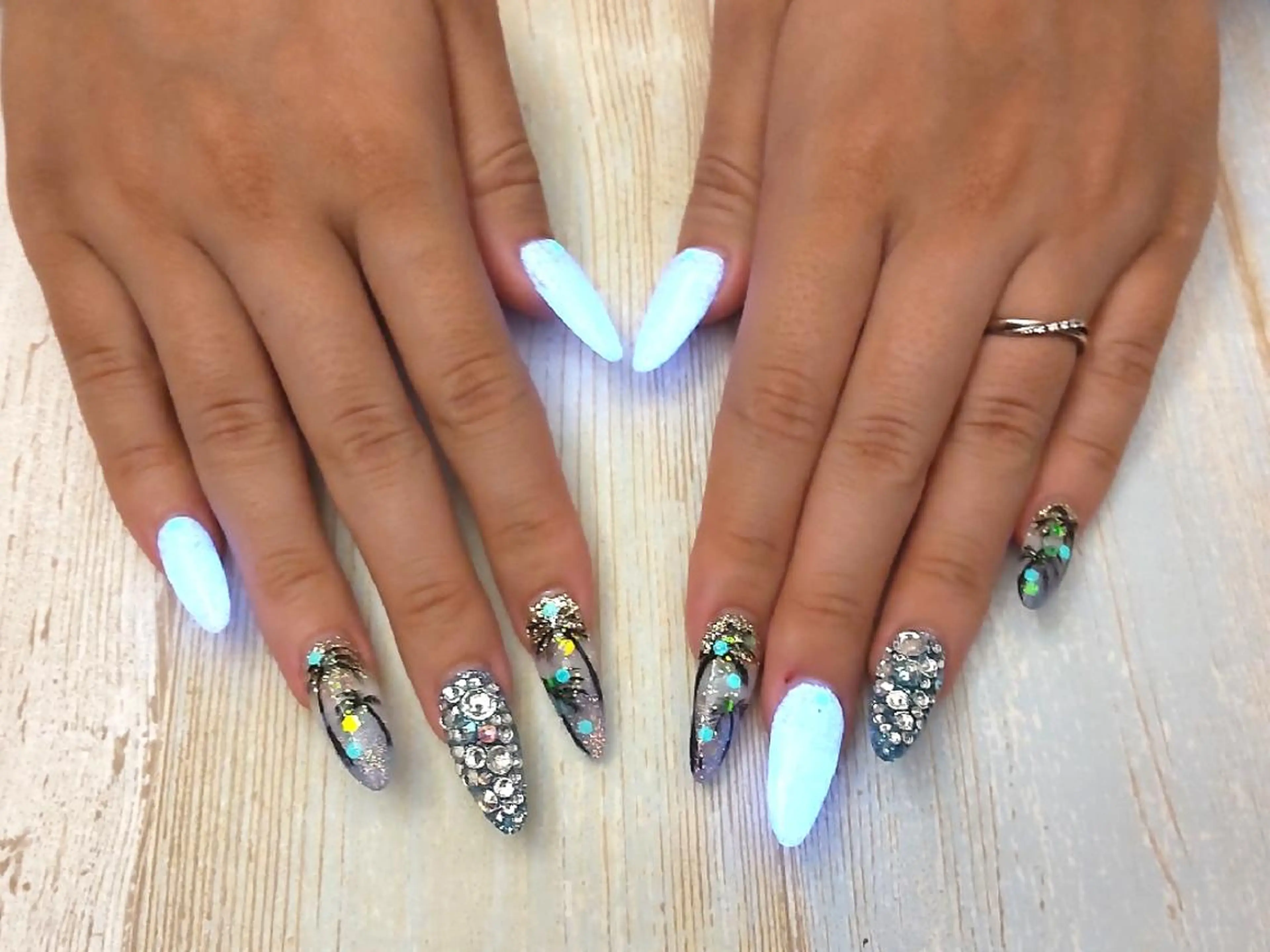 ネイル ロング 長さ出し ジェルネイル キラキラネイル ニュアンスネイル スカルプネイル ハンドネイル T&A nailのネイルデザイン