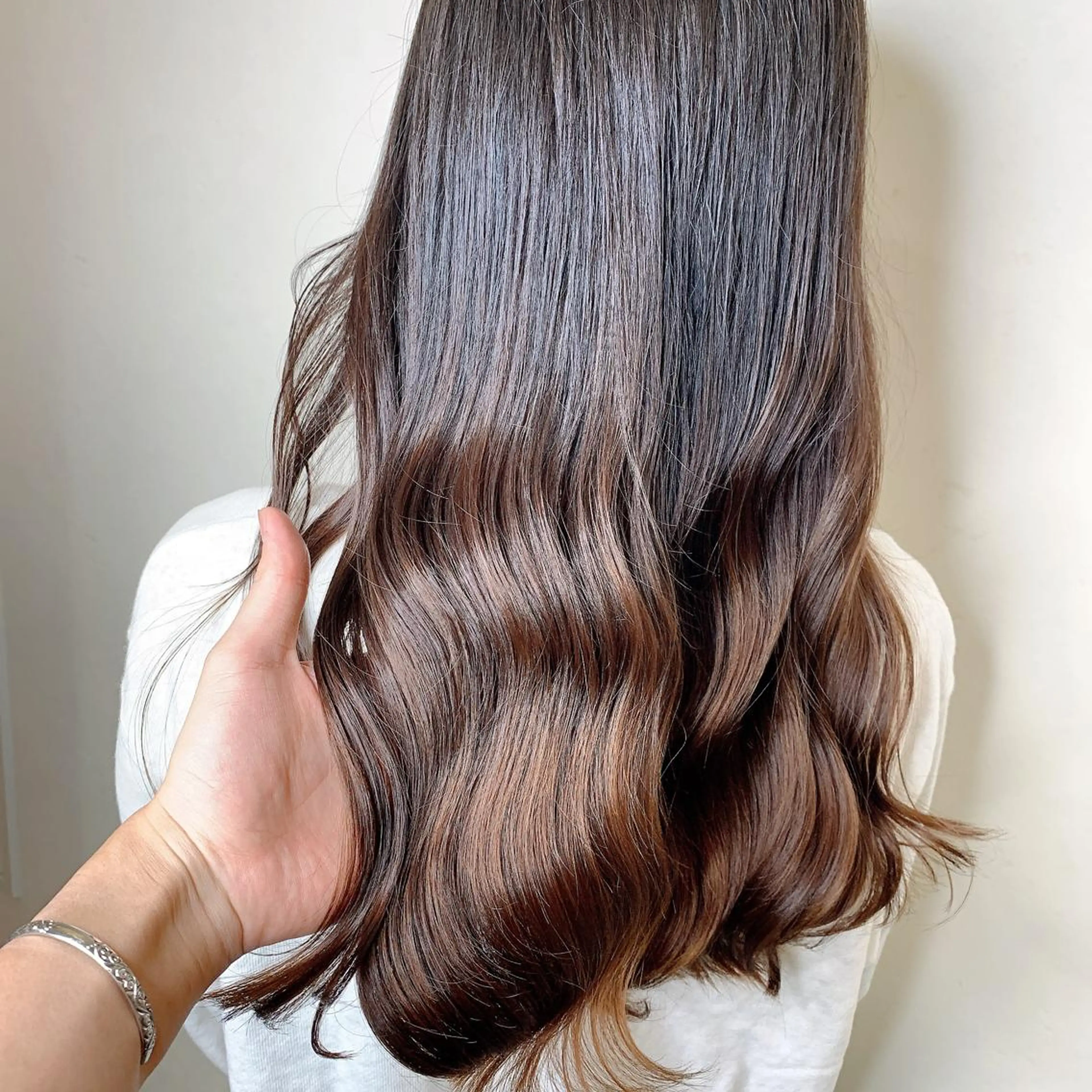 セミロング カラー パーマ ヘアアレンジ メンズ キッズ ネイル マツエク・マツパ メンズブリーチ メンズハイライト メンズインナーカラー メンズ韓国風 ブリーチ オリーブカラー 特化　　kaiのヘアスタイル