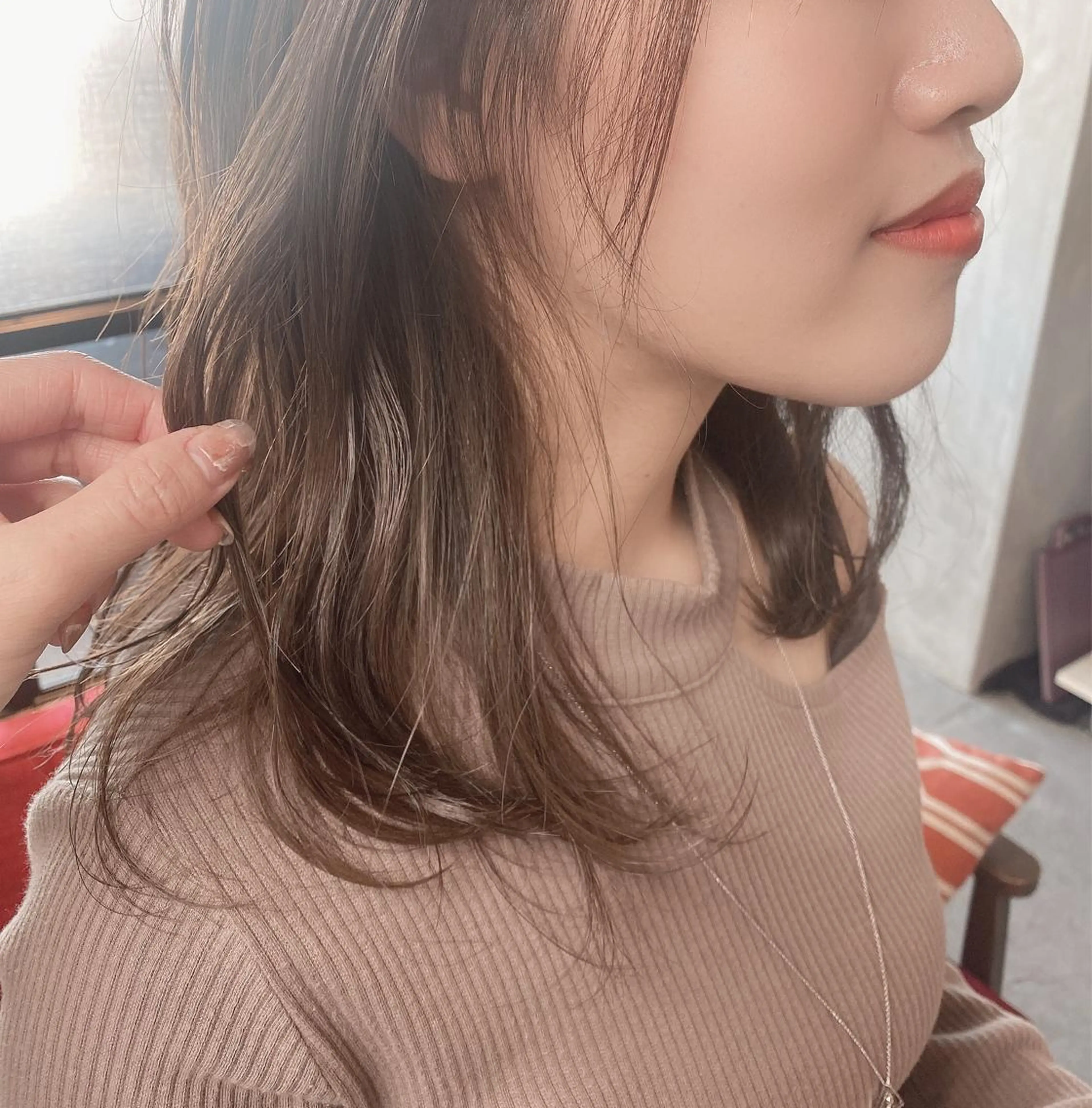 ミディアム カラー ヘアアレンジ ベージュカラー ブリーチ ミルクティーベージュ stylist/蛯谷 珠里のヘアスタイル