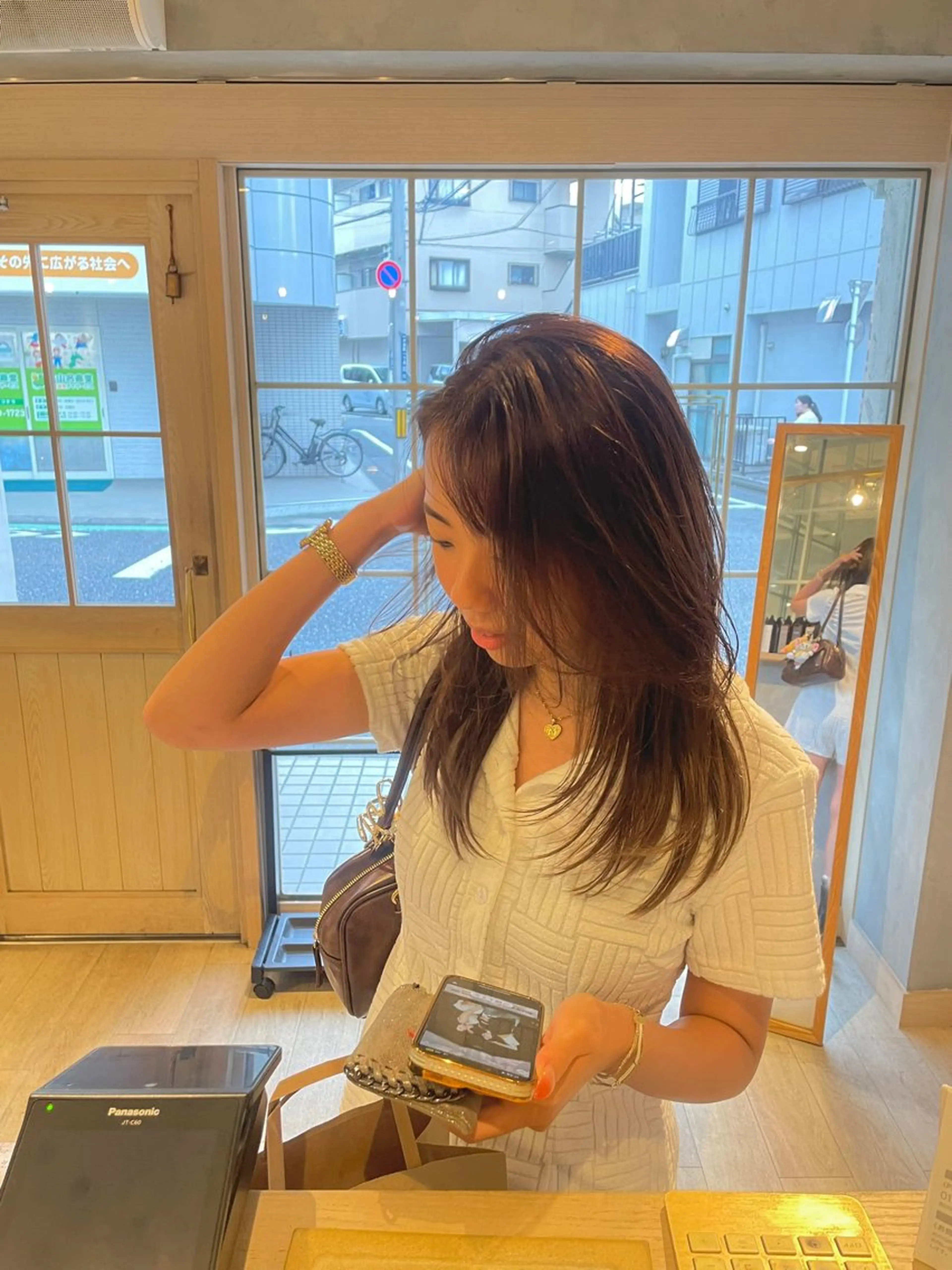 セミロング カット ヘアカラー アイナ ROCCOのヘアスタイル