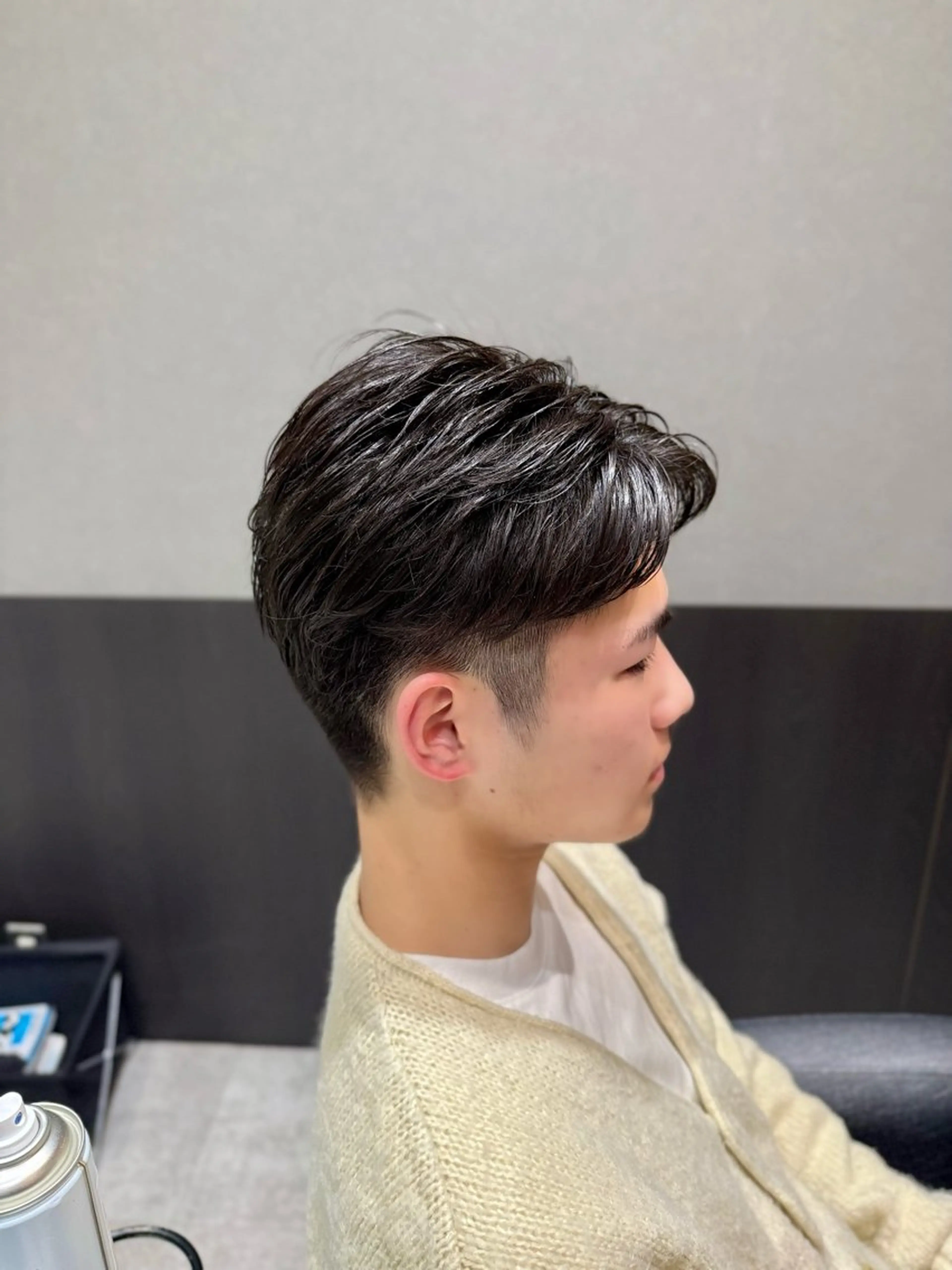 メンズ センターパート フェザーパーマ メンズ韓国風 メンズパーマ カット パーマ 韓国スタイル特化 ニュアンスパーマ下田のヘアスタイル