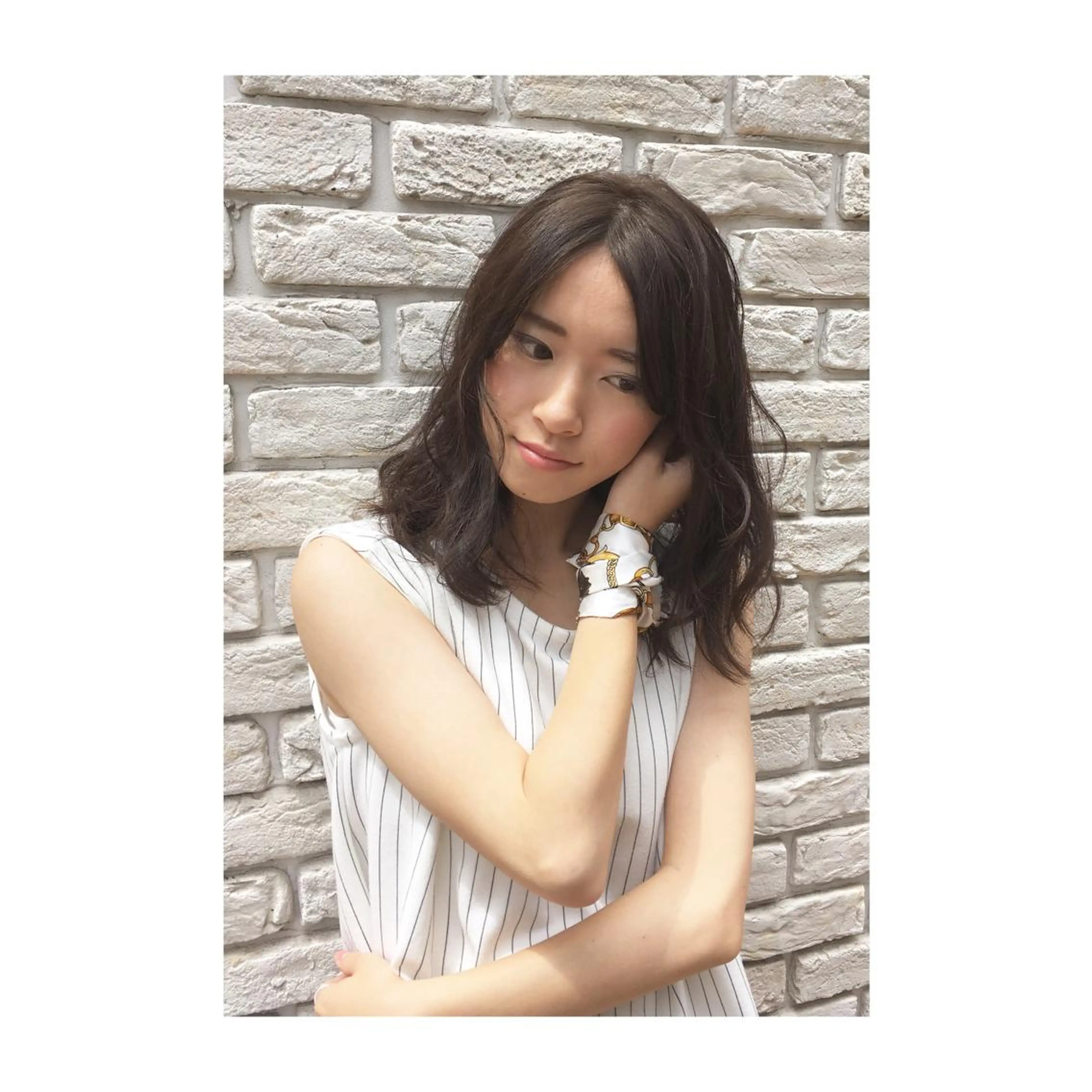 ミディアム セミロング カラー パーマ ミディアムパーマ セミロングパーマ ベージュカラー 透明感カラー アオガミ （前髪顔周りカット）のヘアスタイル