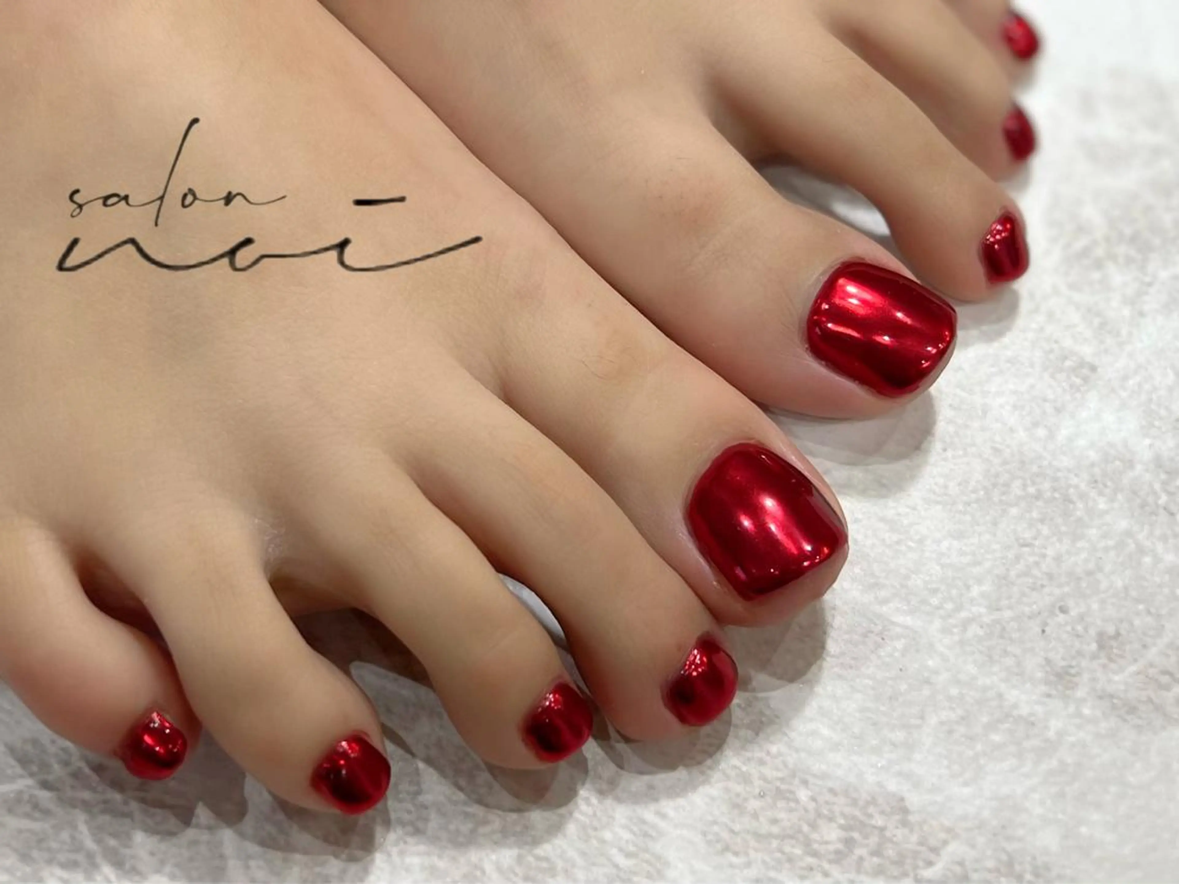 ネイル ミラーネイル 赤色 salon noi所属・salon noiのネイルデザイン