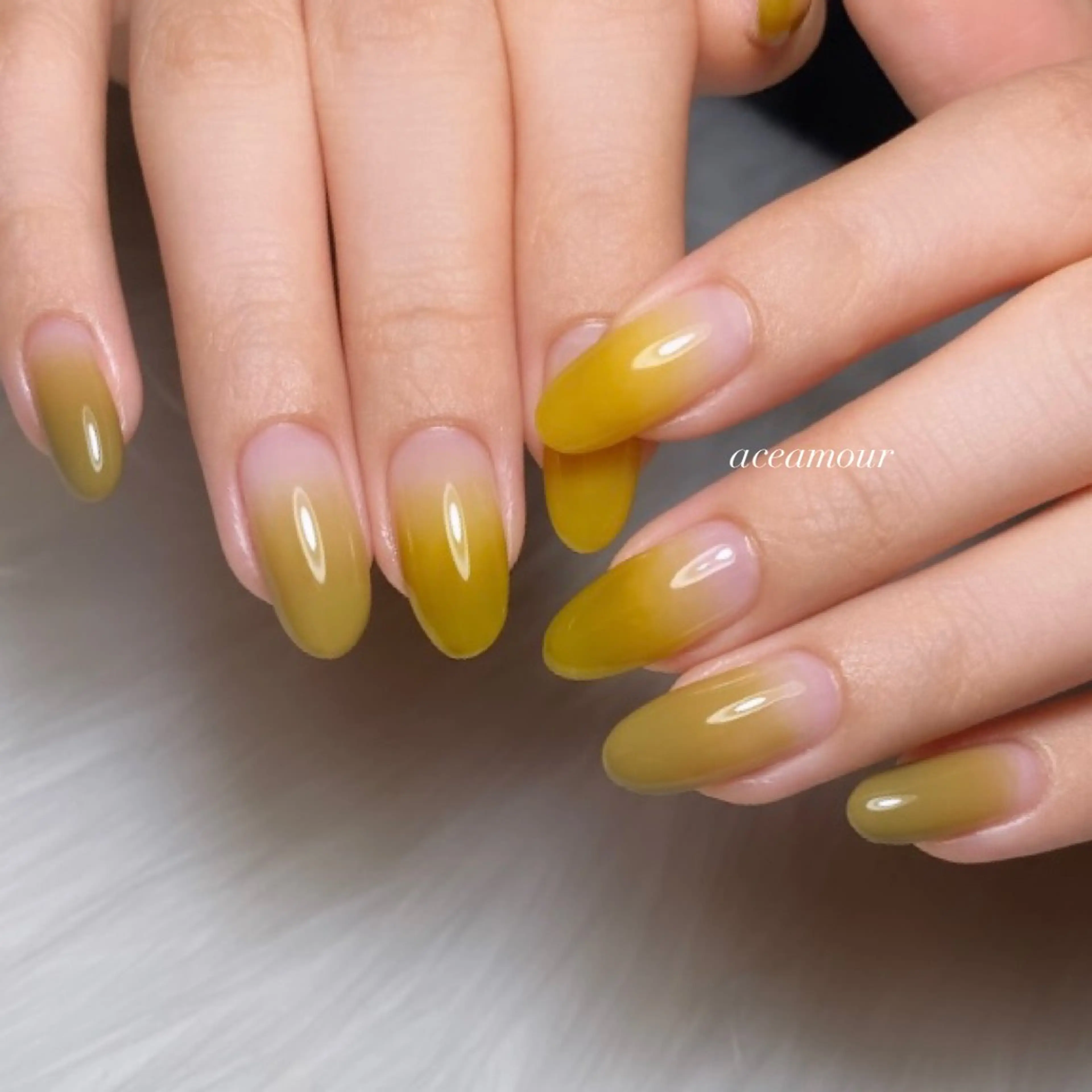 ネイル グラデーション 黄色 ハンドネイル ハンドケア ネイル/耳つぼ /新ホワイトニングのネイルデザイン