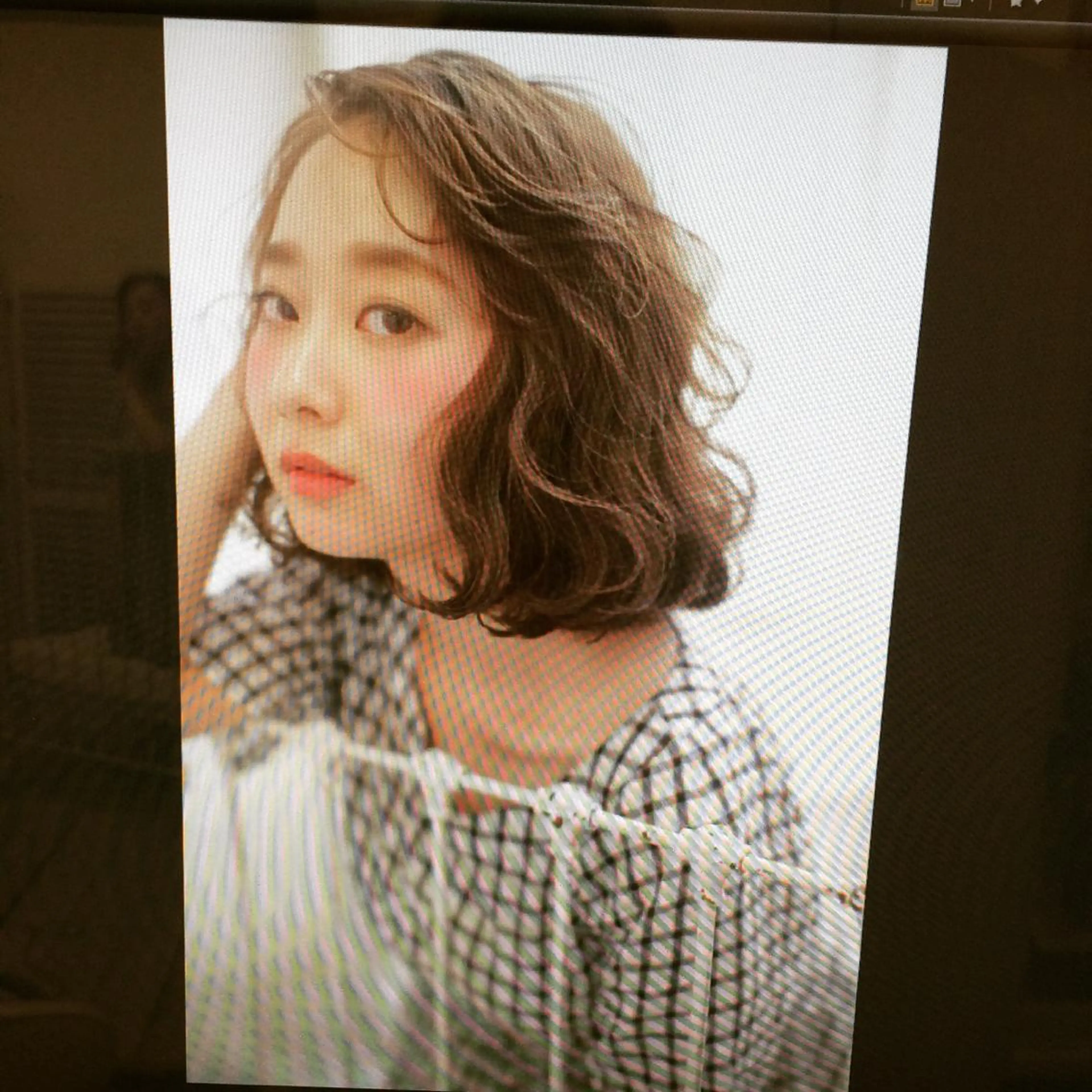 ミディアム 藤井 菜緒のヘアスタイル