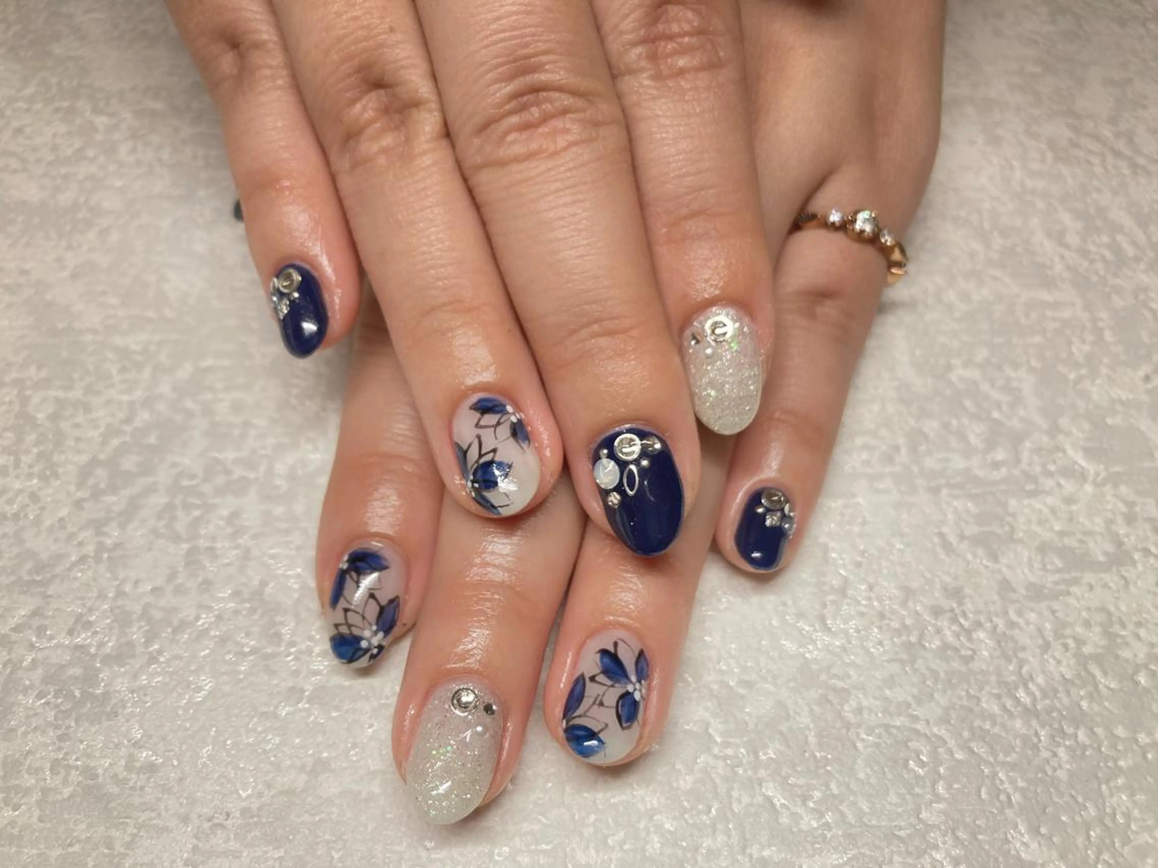 ネイル アートネイル フラワーネイル ストーンネイル Lisa’s Salonのネイルデザイン