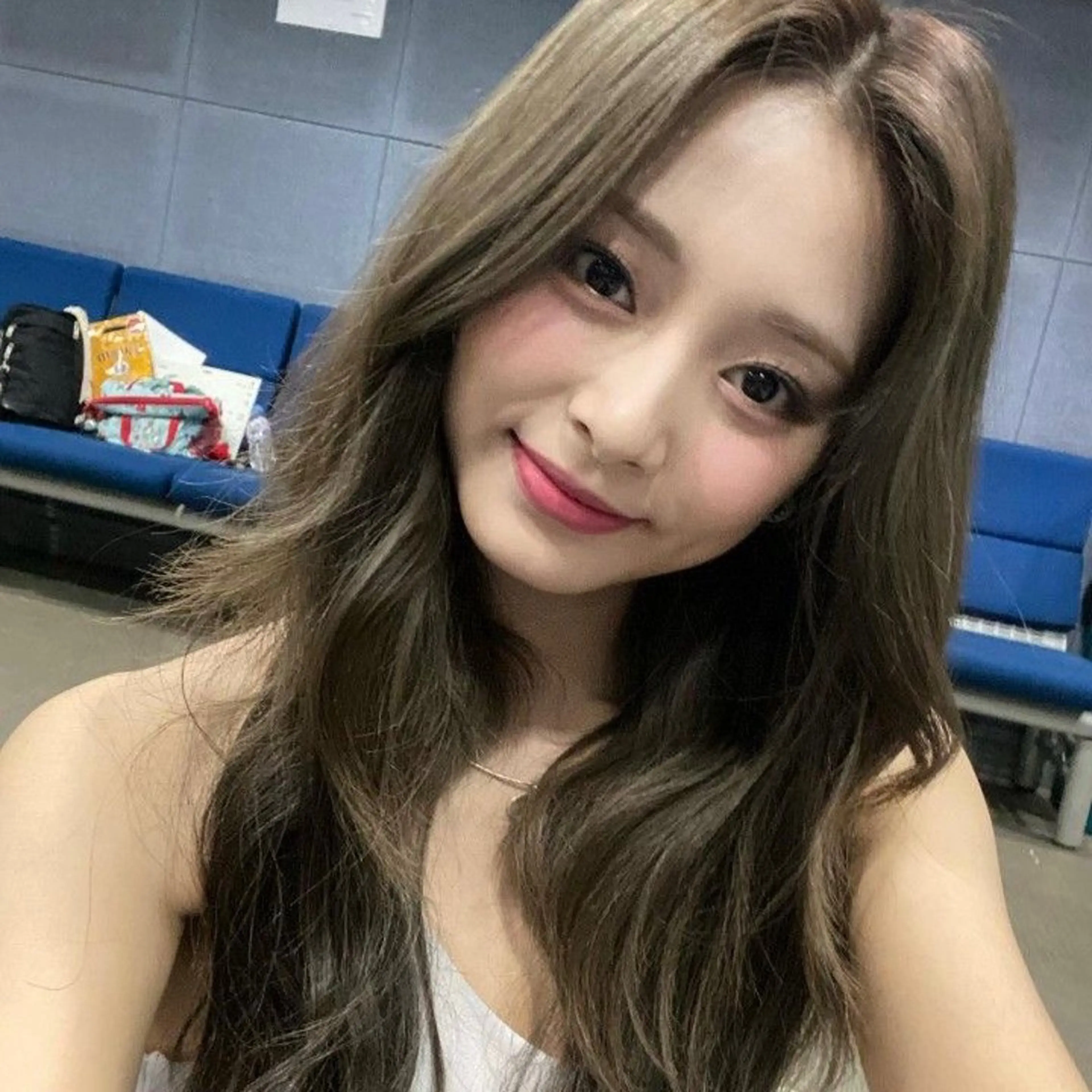 ロング カラー ブリーチ ケアブリーチ 透明感カラー ダブルカラー ブリーチなしカラー ヘアカラー トリートメント nonoka オリーブ/グレージュのヘアスタイル