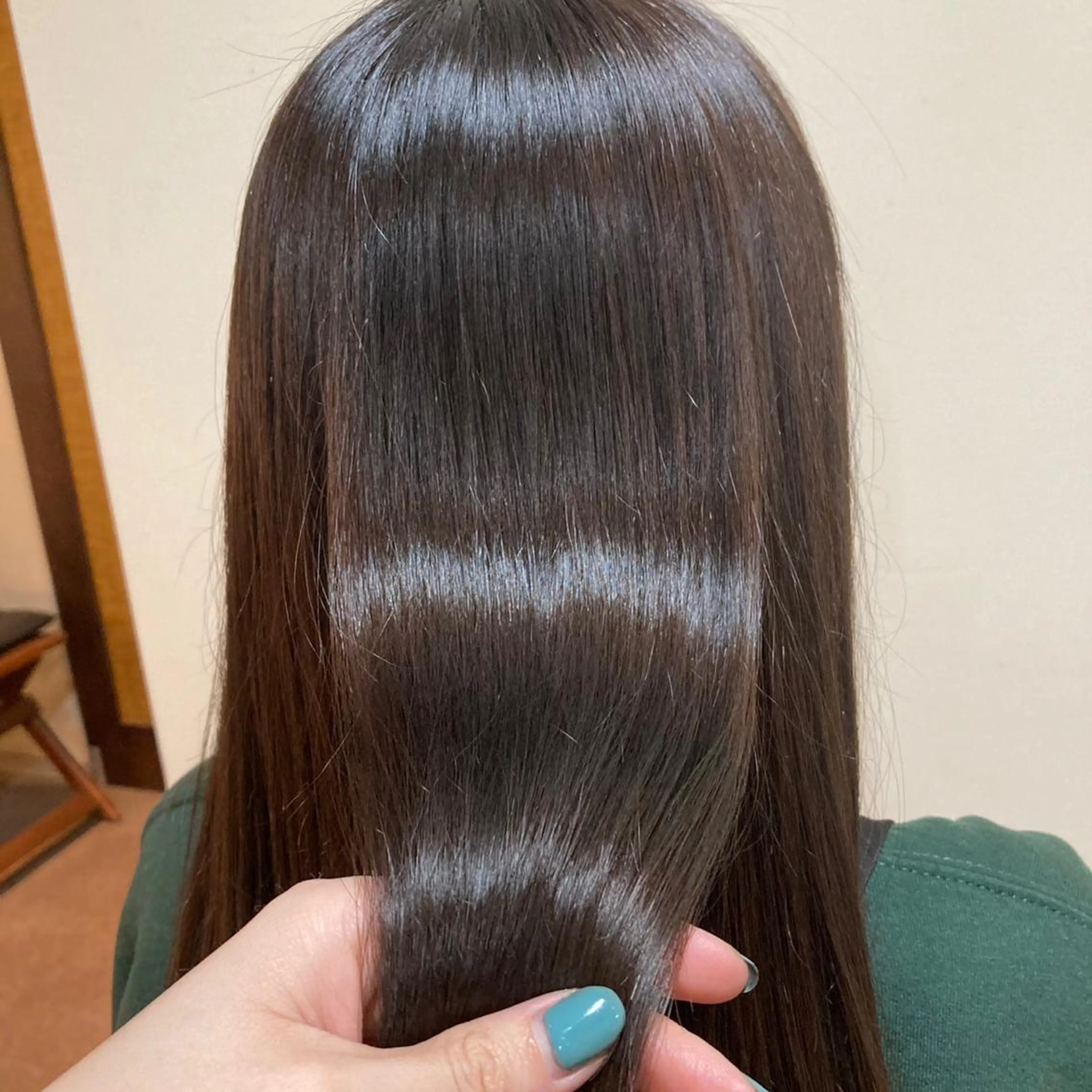 ミディアム 水谷 菜央のヘアスタイル