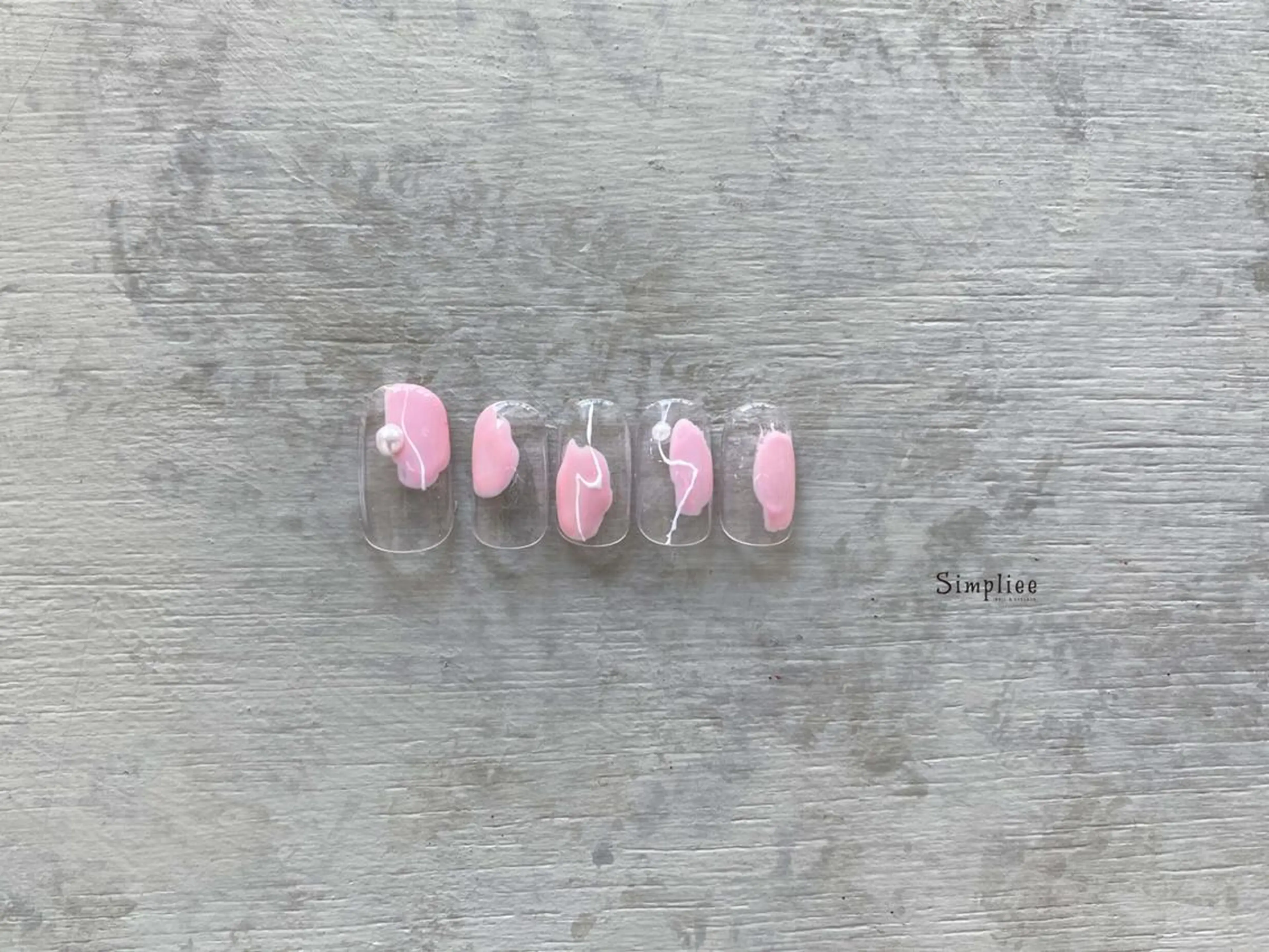 ネイル クリアネイル ニュアンスネイル Emi .K 西荻窪店のネイルデザイン