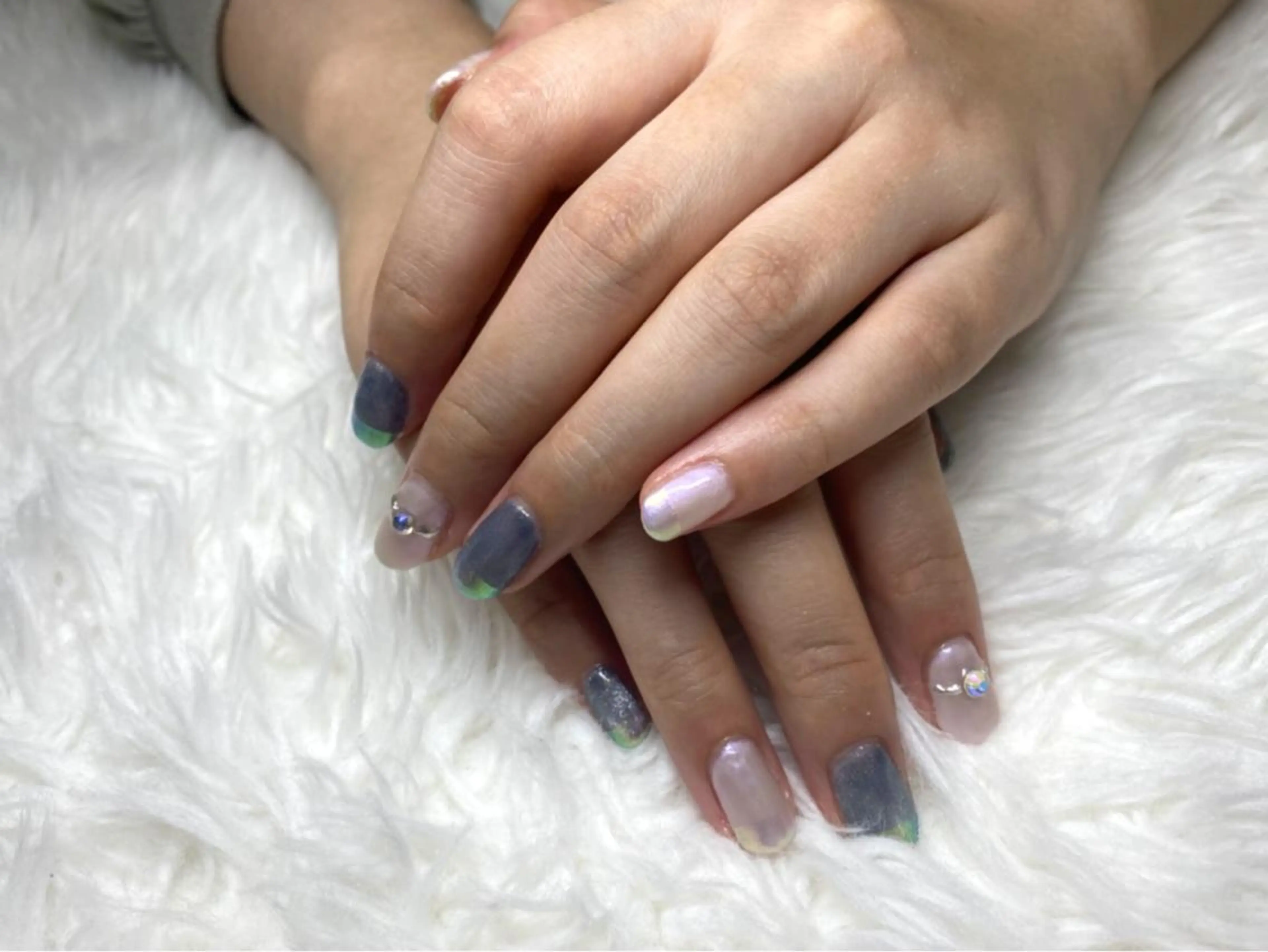 ネイル オーロラネイル ブルー フレンチネイル マグネットネイル ニュアンスネイル ViMORE あやのネイルデザイン