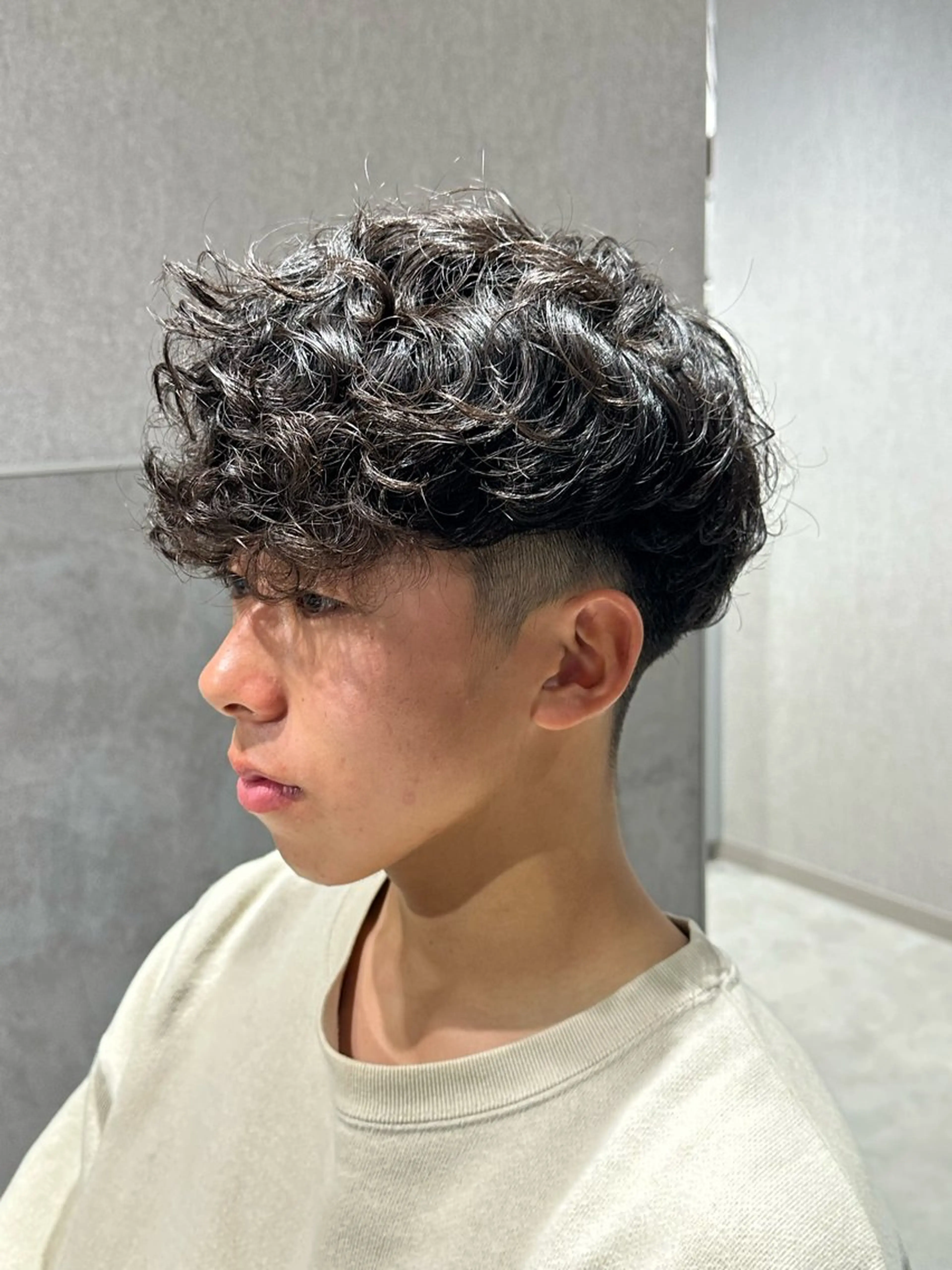 ショート パーマ メンズ スペインカール 縮毛矯正 カット パーマ トリートメント フェザーパーマ職人 🪶ryosukeのヘアスタイル