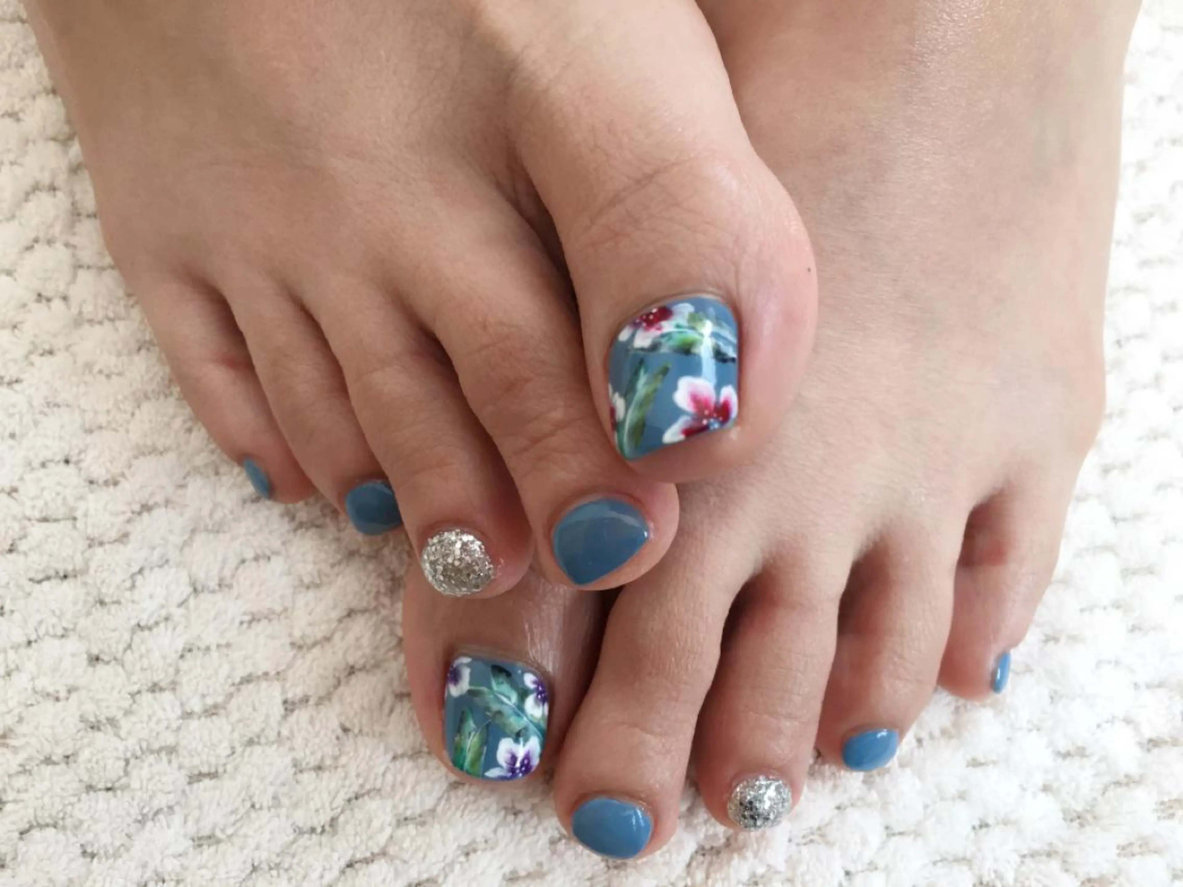 フット🎀両親指のみアート(オフ有り)何色でも🆗の写真