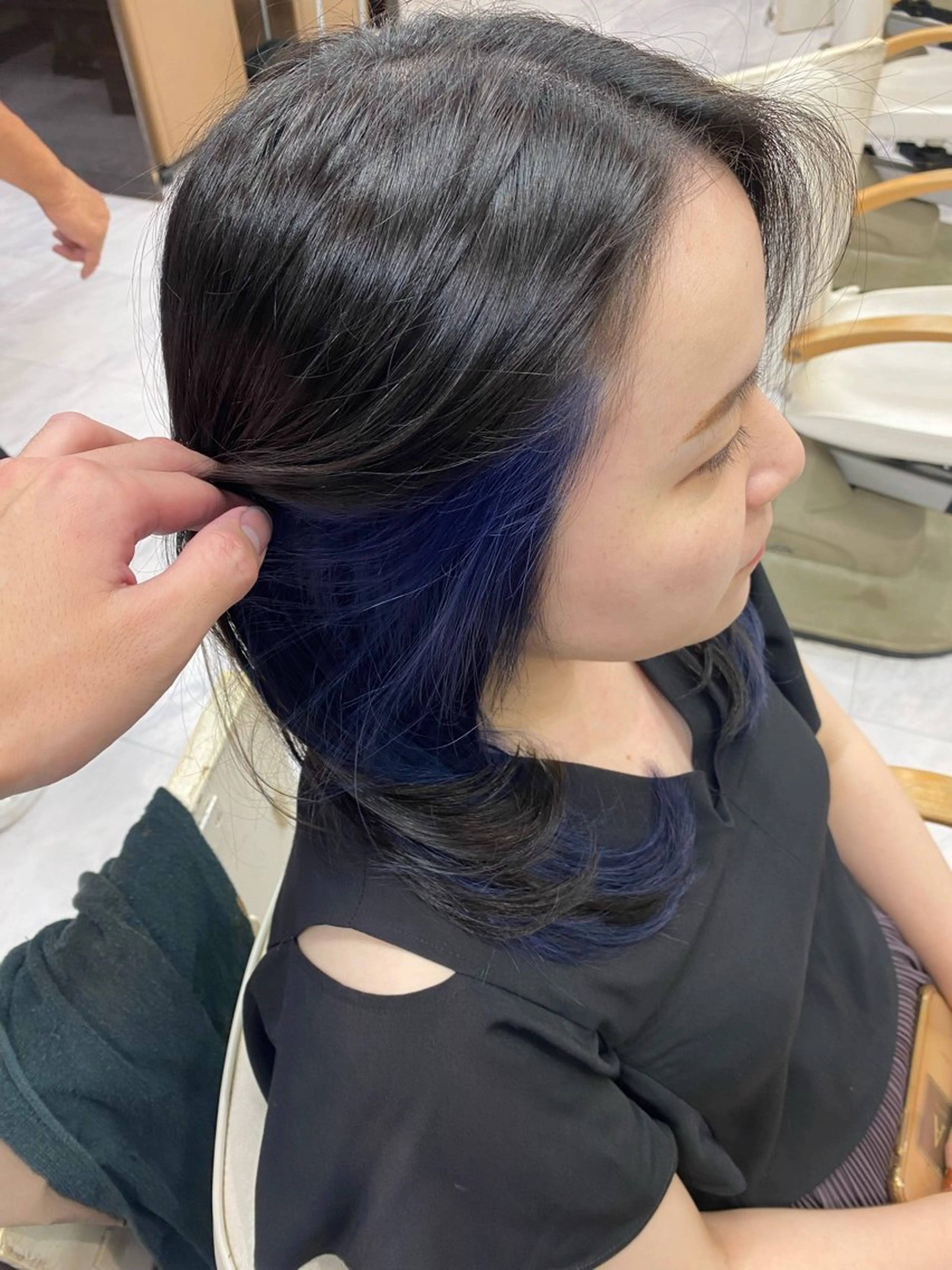 セミロング カラー ヘアアレンジ ブリーチ ブルーカラー ブルーバイオレット デザインカラー ダブルカラー ヘアカラー トリートメント 目黒 碧人のヘアスタイル
