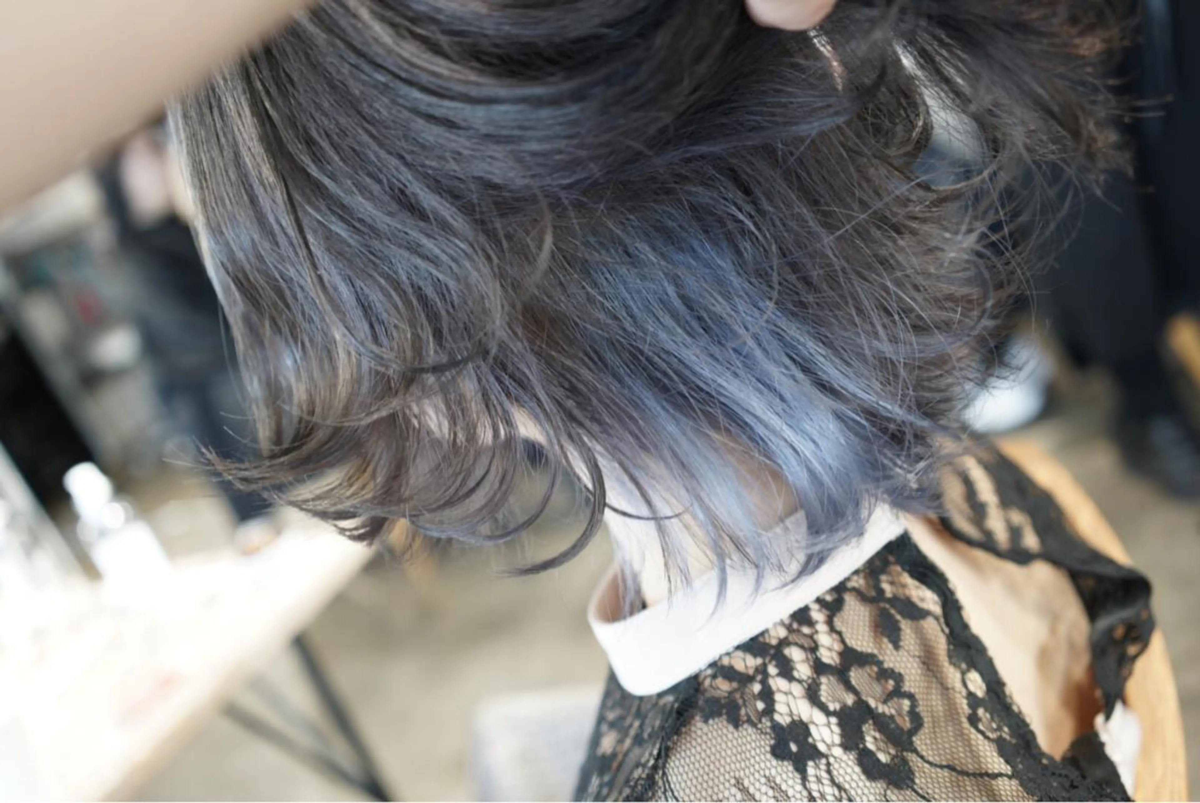 ミディアム カラー ブルーカラー インナーカラー ヘアカラー トリートメント ハイトーン/レイヤー /ケアブリーチ石川治のヘアスタイル