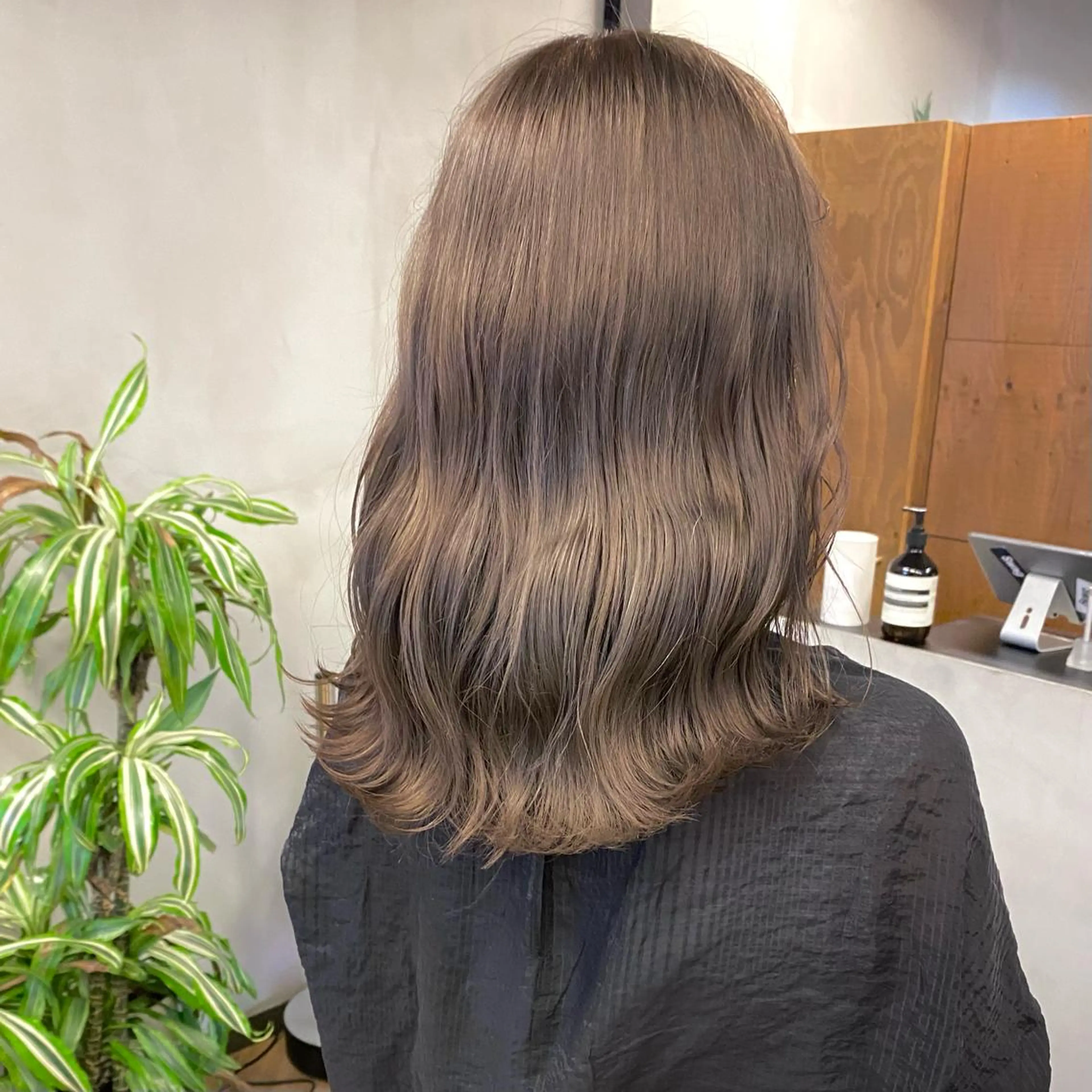 セミロング カラー パーマ ヘアアレンジ メンズ キッズ ネイル マツエク・マツパ EMANON梅田店所属・前川 朋香のヘアスタイル