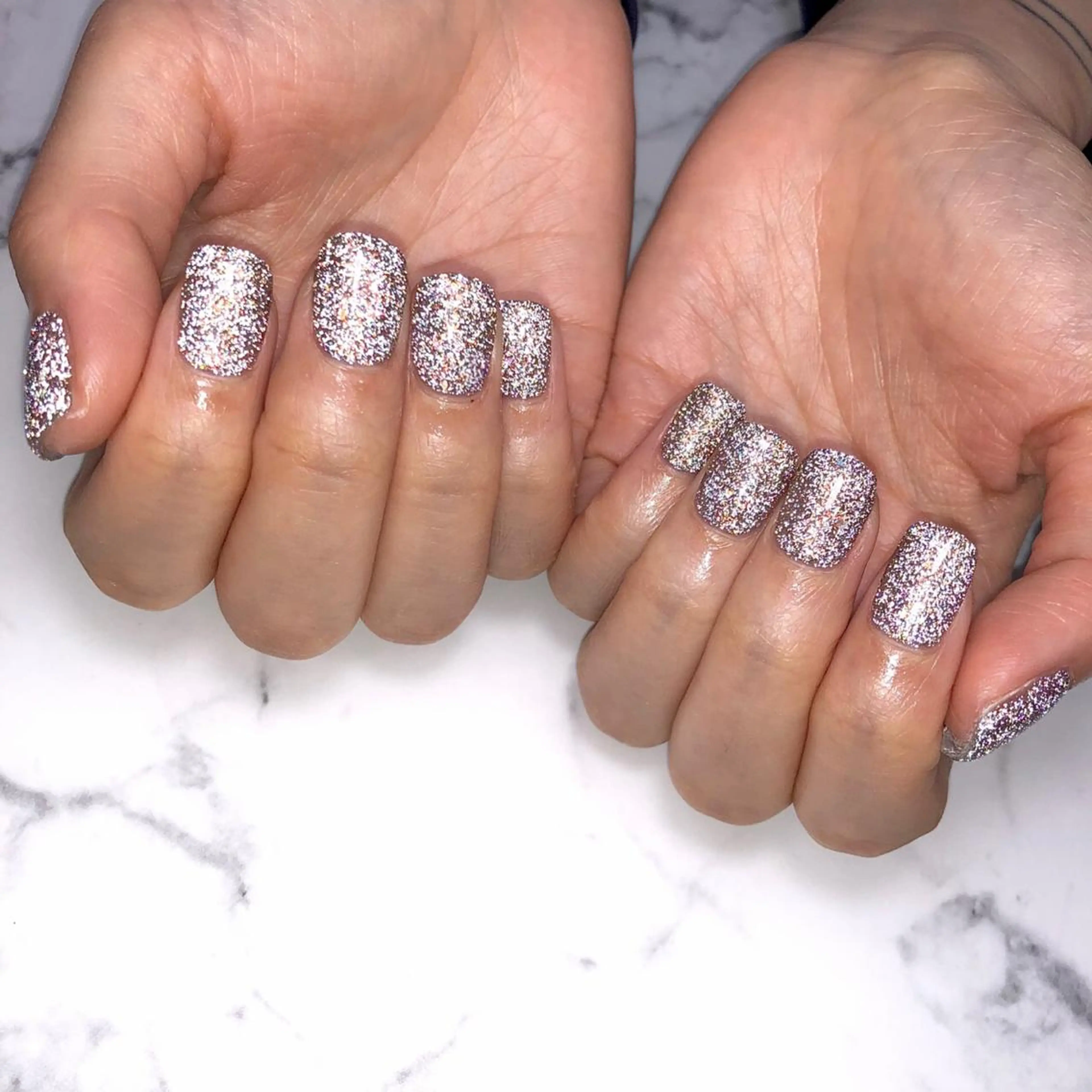 ネイル アートネイル ブラウン フラッシュネイル ホログラムネイル キラキラネイル ハンドネイル NAIL NOWのネイルデザイン