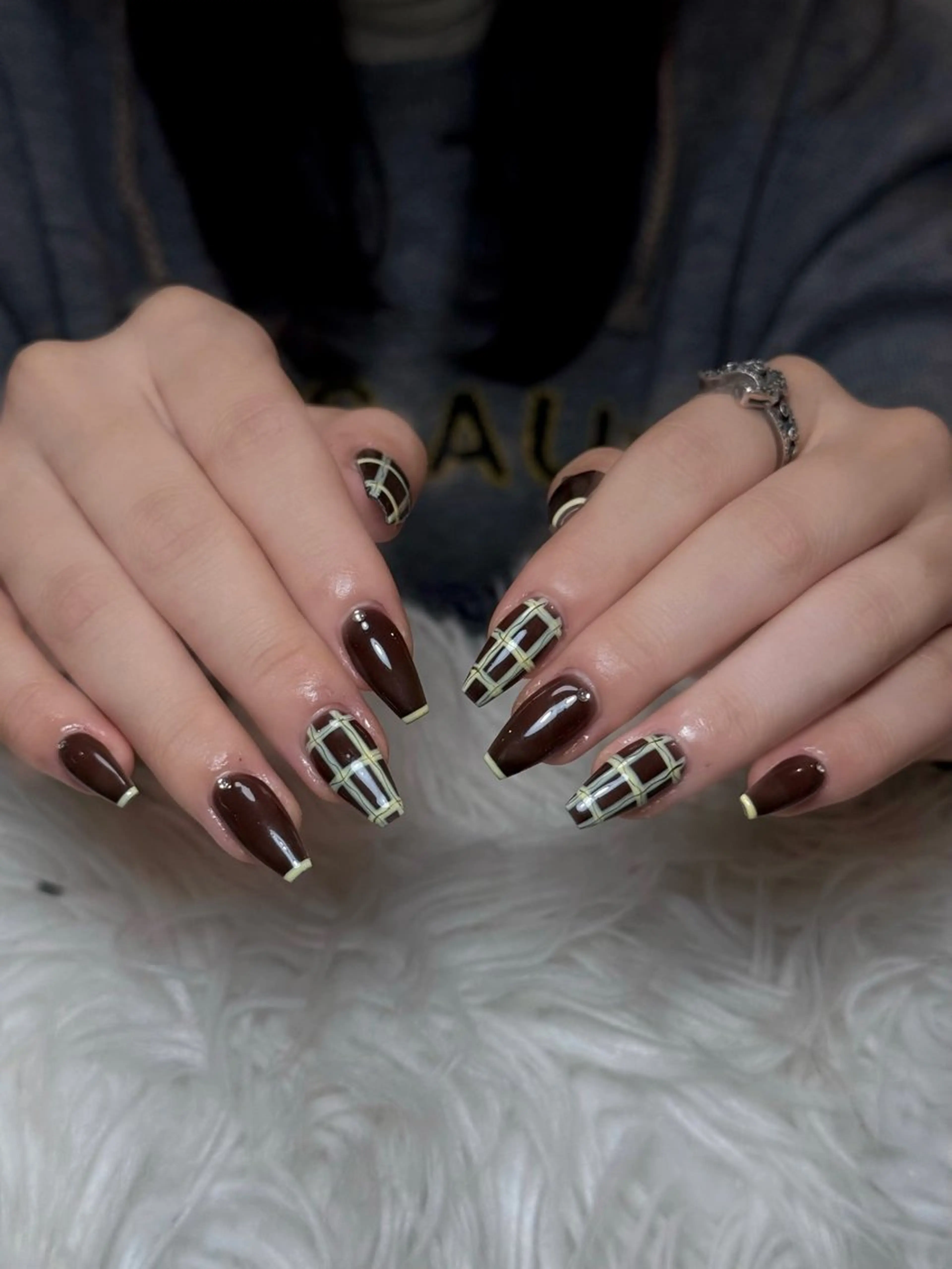 ネイル ボルドー ブラウン チークネイル ドット フットネイル Julli NailStudioのネイルデザイン