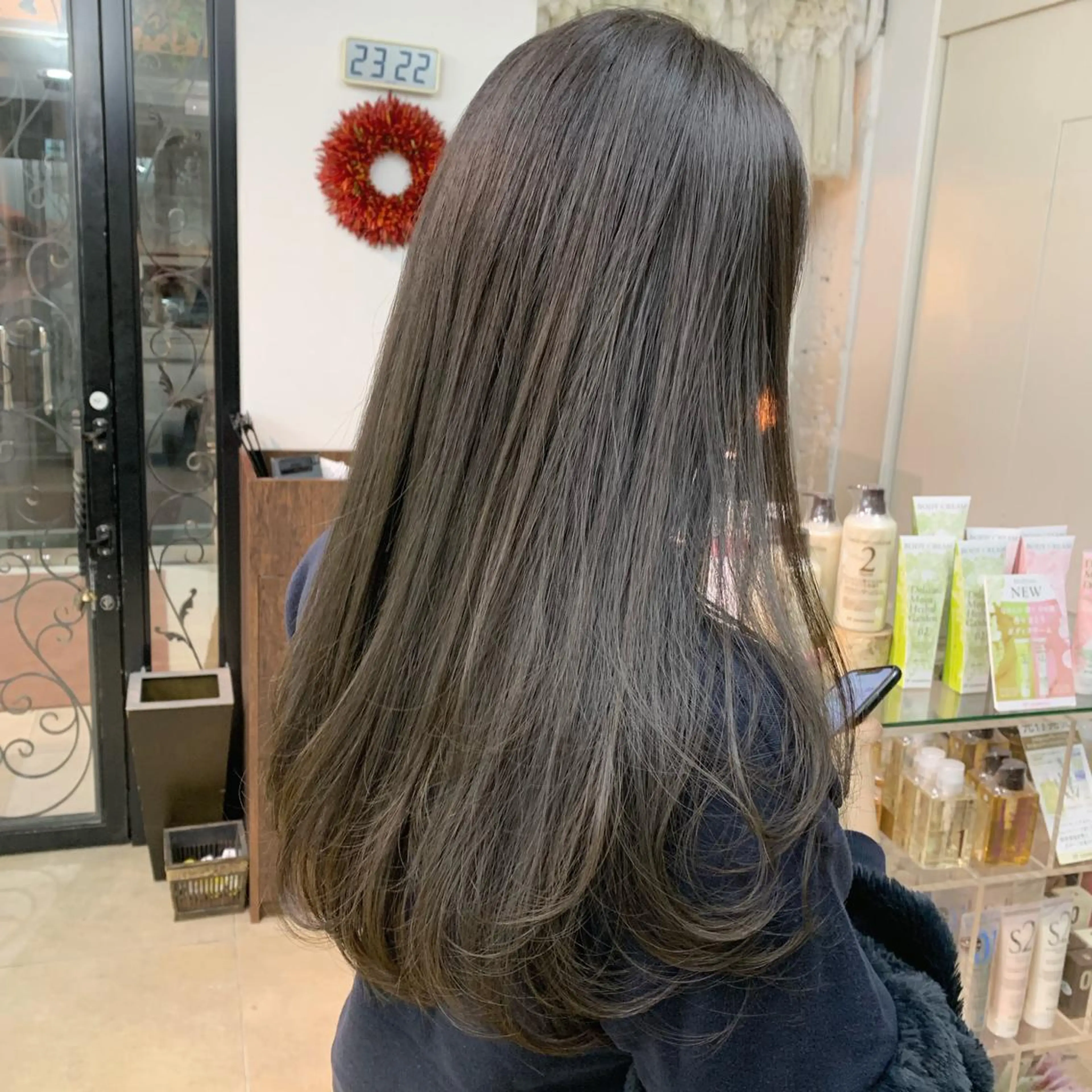 ロング カラー 透明感カラー 岩田菜央 《武蔵小杉》のヘアスタイル