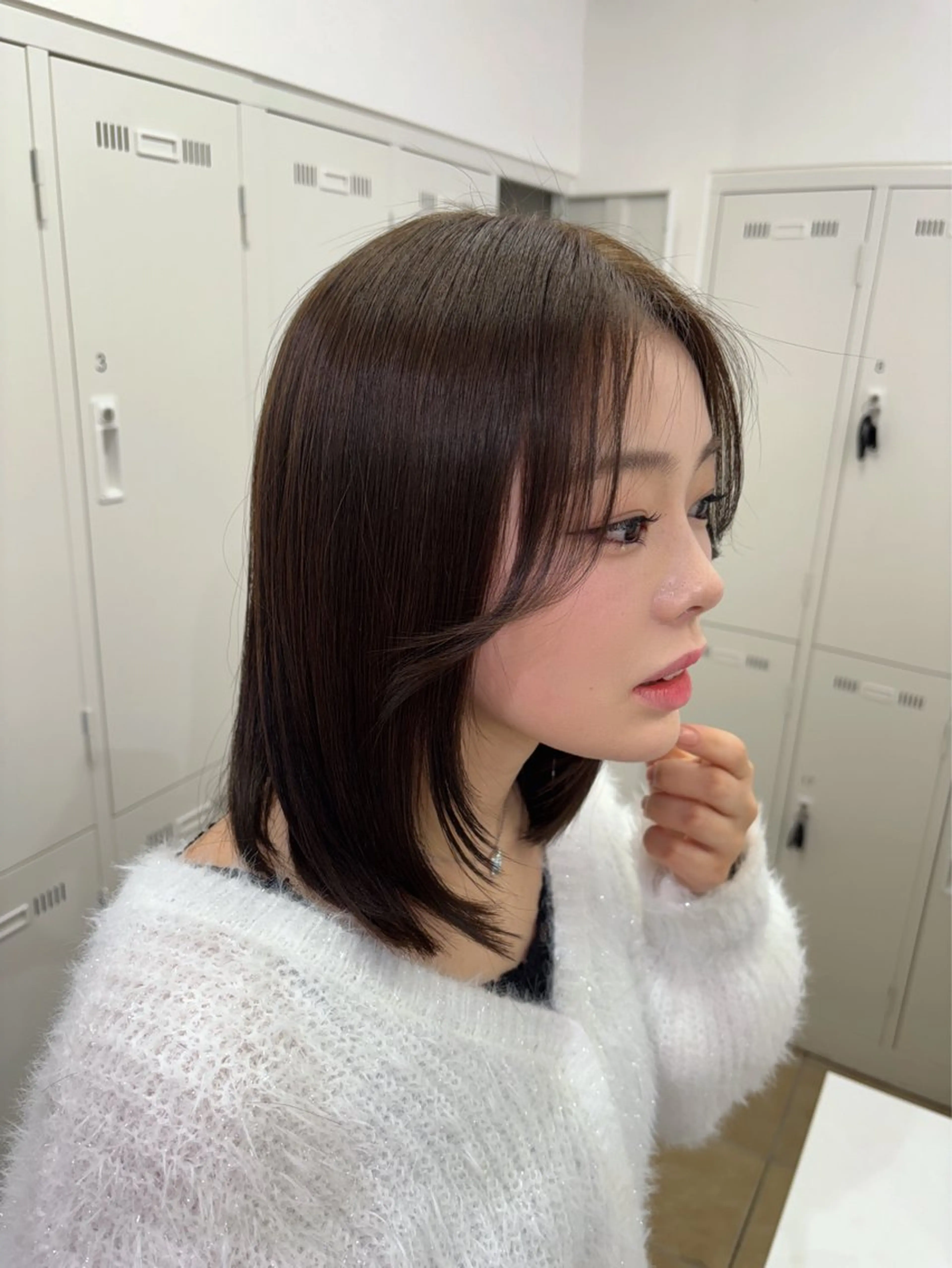 ミディアム カラー ブラウンカラー 透明感カラー オリーブブラウン 伸ばしかけ レイヤーカット 長妻莉央/縮毛矯正 髪質改善カラーのヘアスタイル