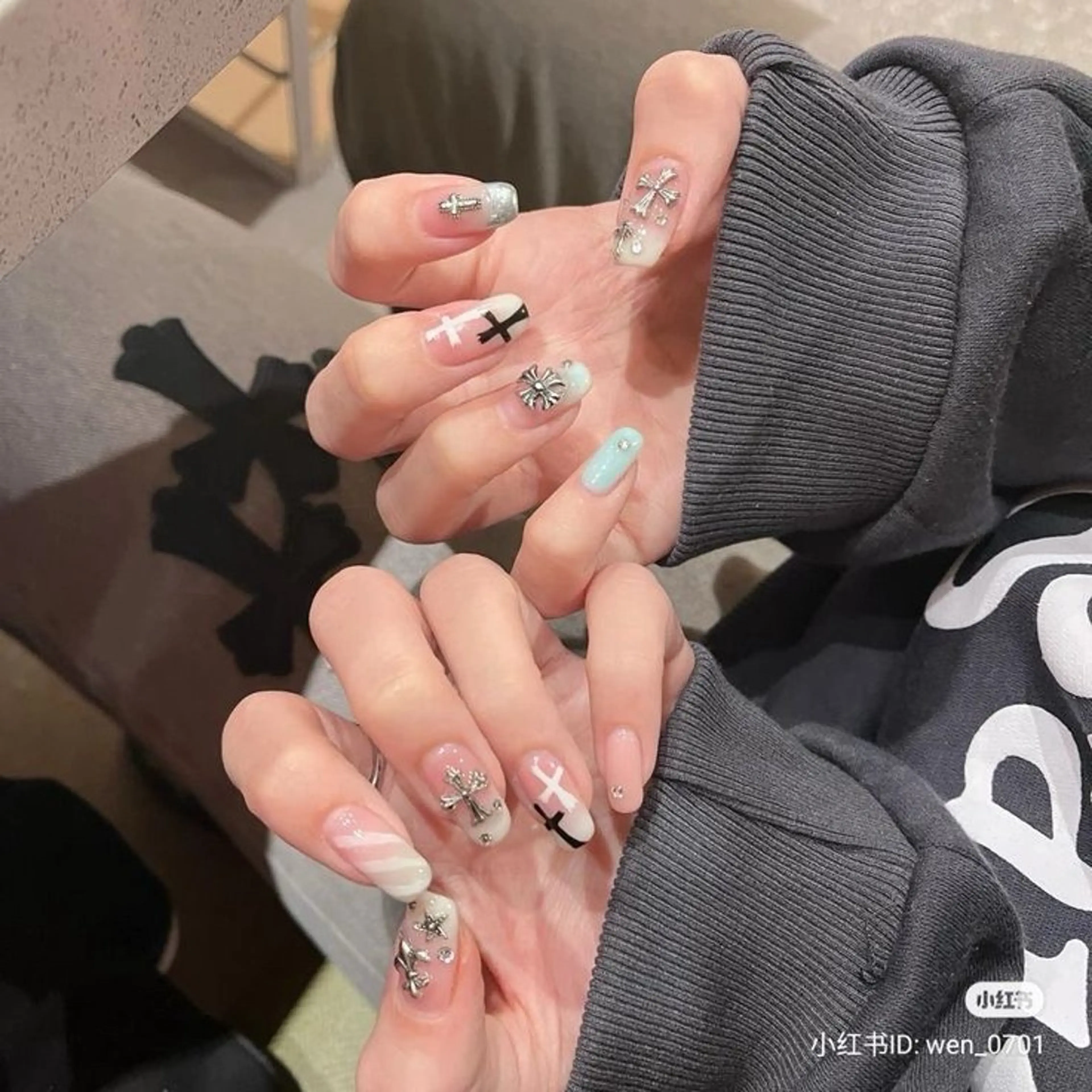 ネイル グラデーション ラメ(グリッター) マグネットネイル ミラーネイル ニュアンスネイル ハンドネイル 波 なみのネイルデザイン