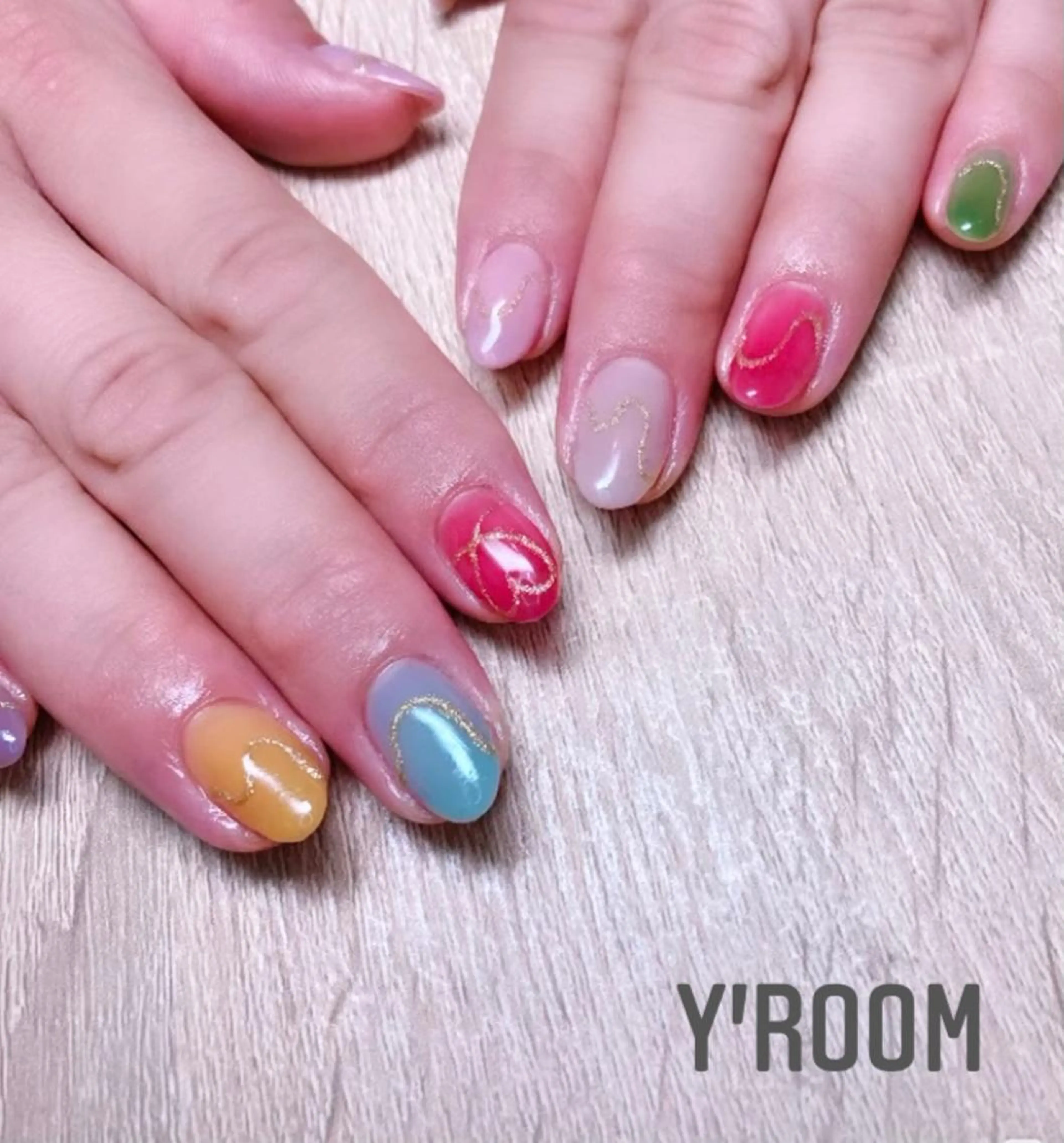 ネイル アートネイル オーロラネイル フラッシュネイル フットネイル ジェルネイル YUKA （ネイリスト）のネイルデザイン