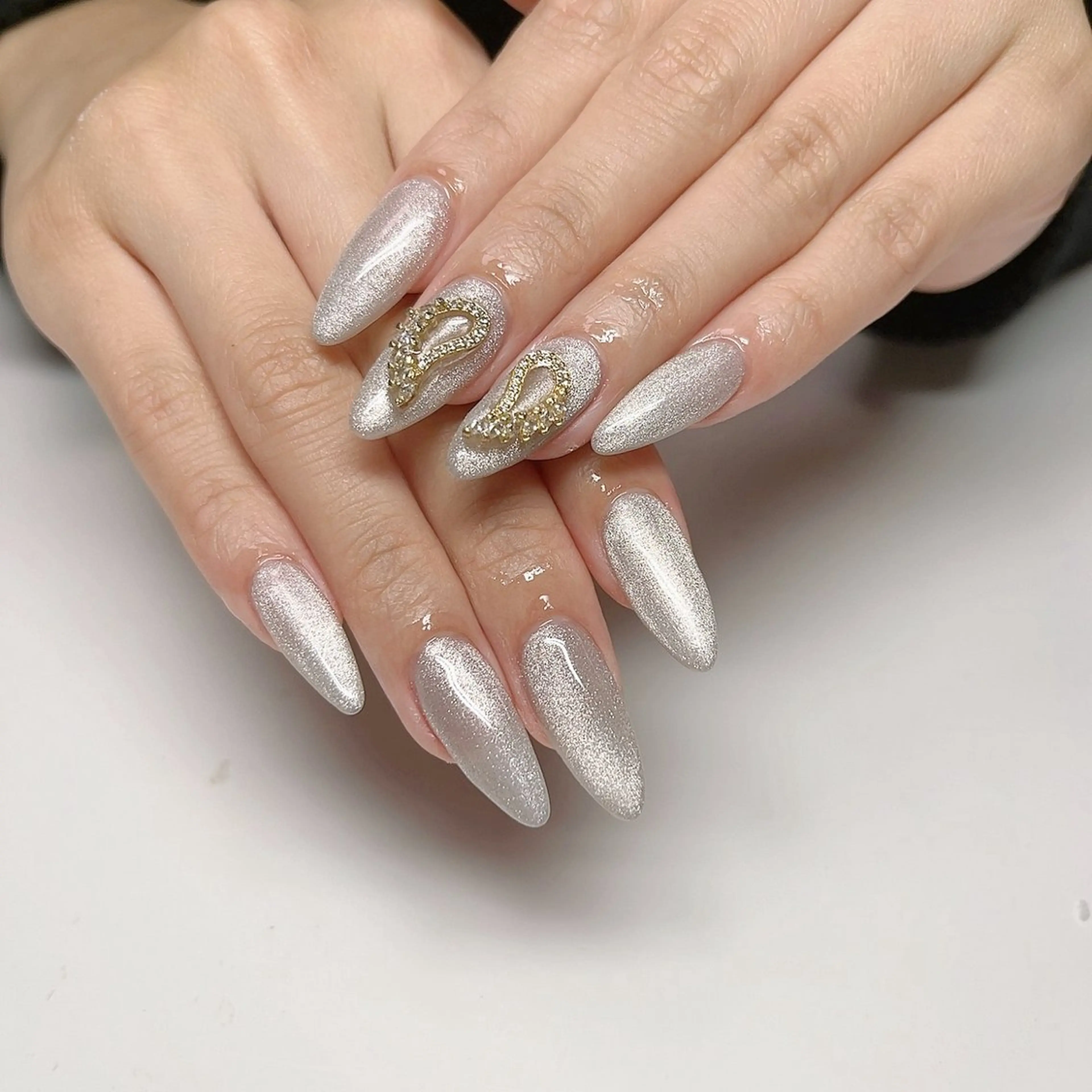 【Hand】🌟 SNSで話題マグネット1色ORフラッシュネイル+2個大パーツの写真