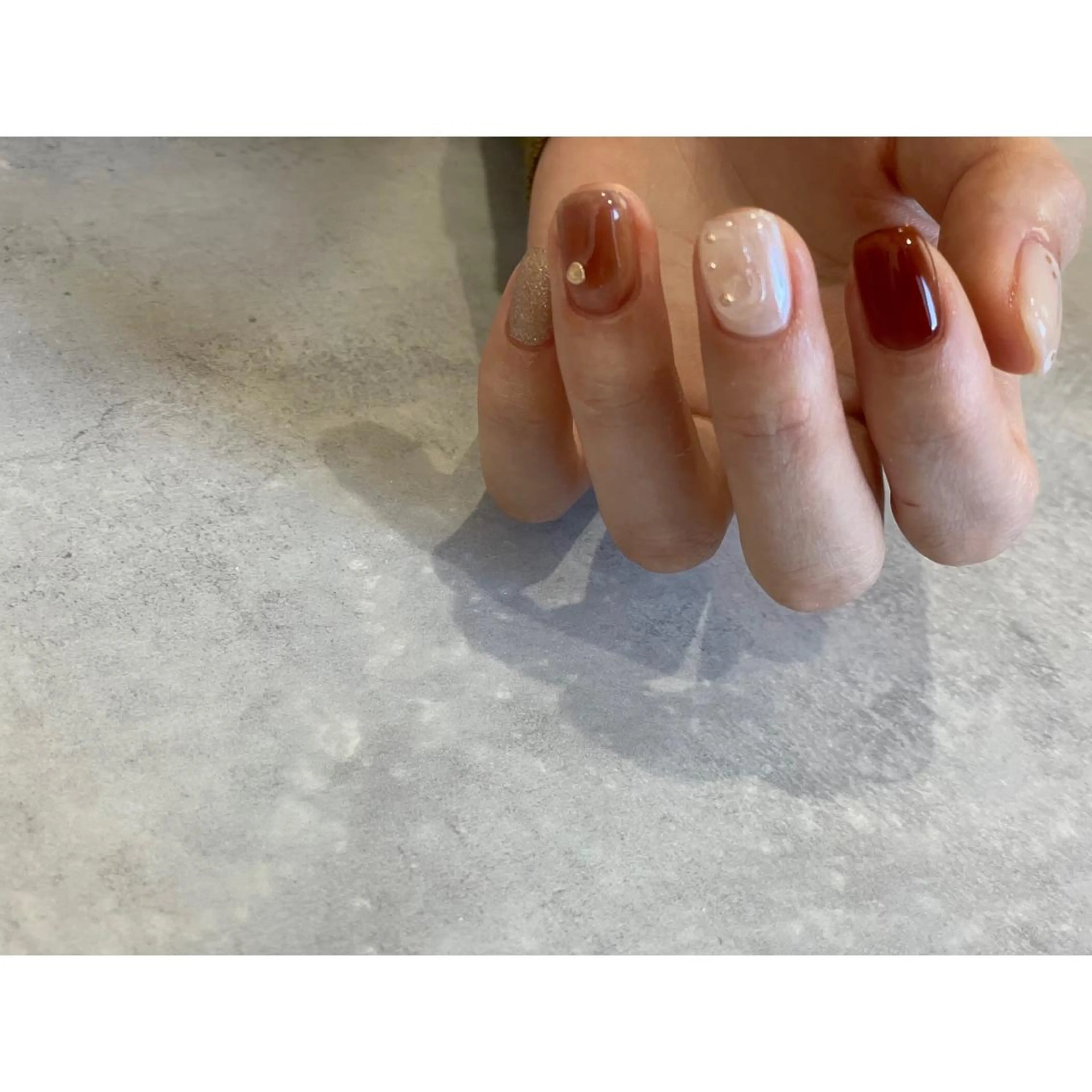 ネイル アートネイル ブラウン ミラーネイル ニュアンスネイル ワンカラーネイル ハンドネイル lacier nailのネイルデザイン