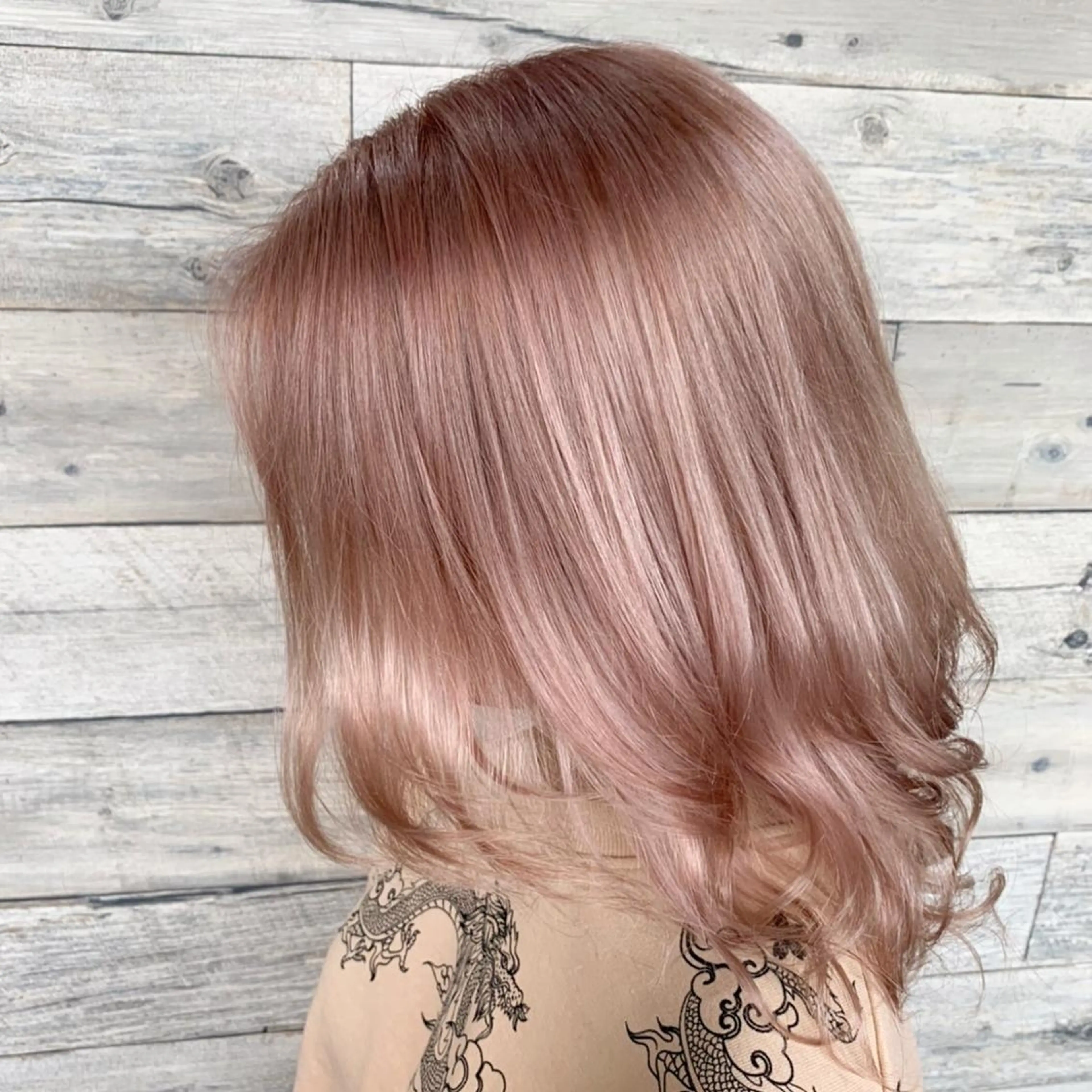 ミディアム カラー ピンクカラー カット ヘアカラー トリートメント Rlino所属・ﾊｲﾗｲﾄ/ﾚｲﾔｰ ｶｯﾄ/大嶽謙のヘアスタイル