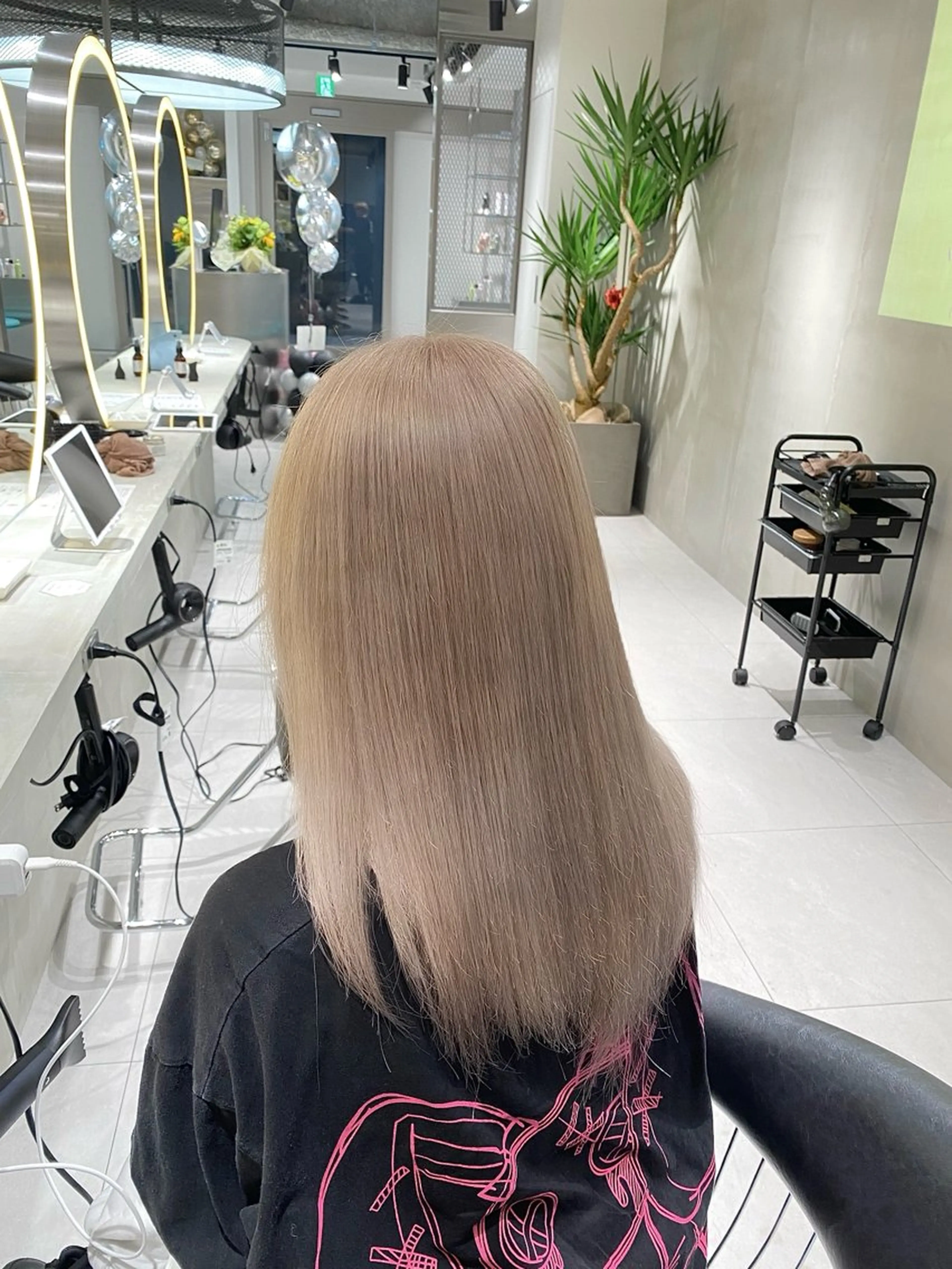 カラー ブリーチ ヘアカラー ユナ / lond uluのヘアスタイル