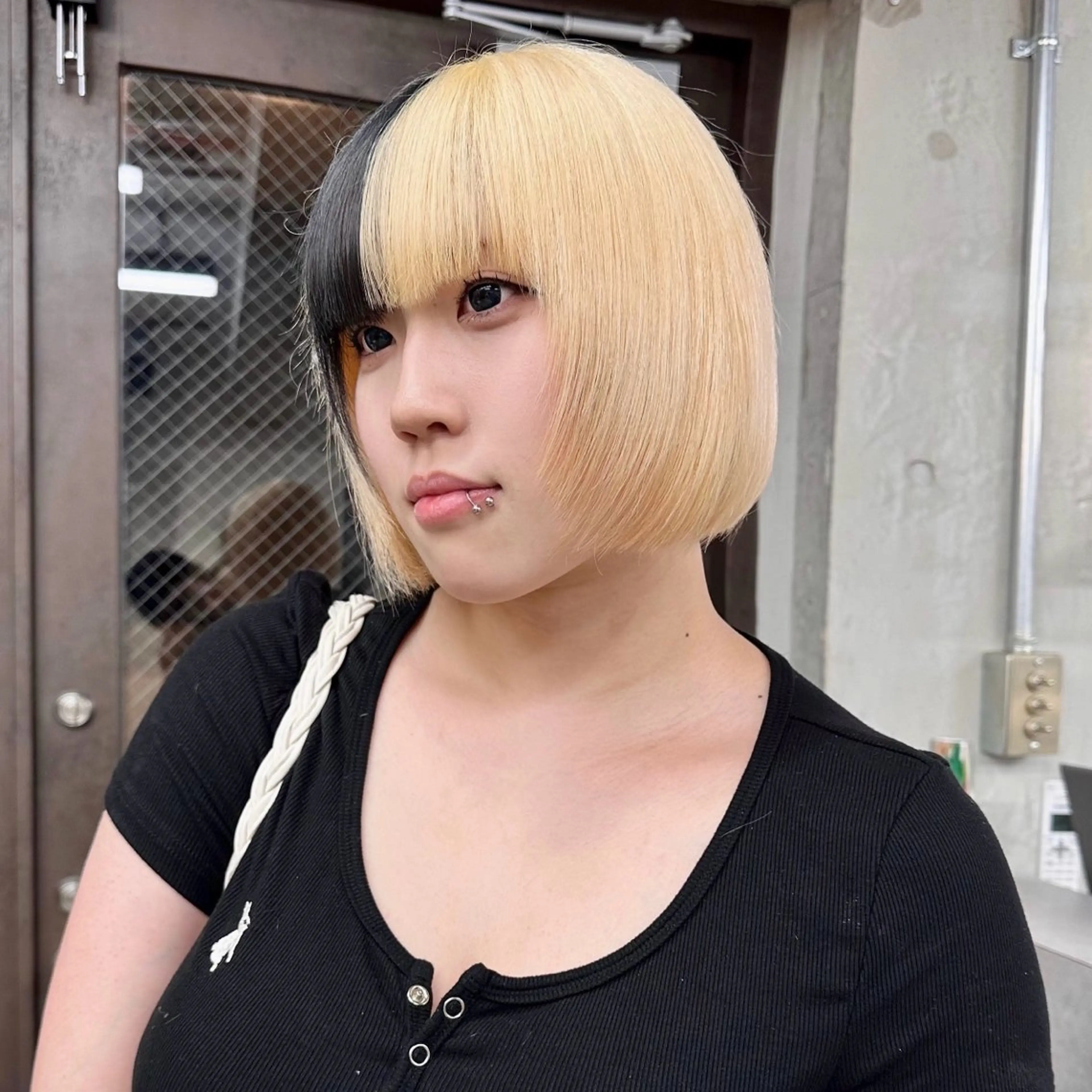 ショート カラー 黒髪 ブリーチ 抜きっぱなしブロンド ブロンド デザインカラー カット ヘアカラー トリートメント TAKUMAブリーチ /切りっぱなし🪽のヘアスタイル