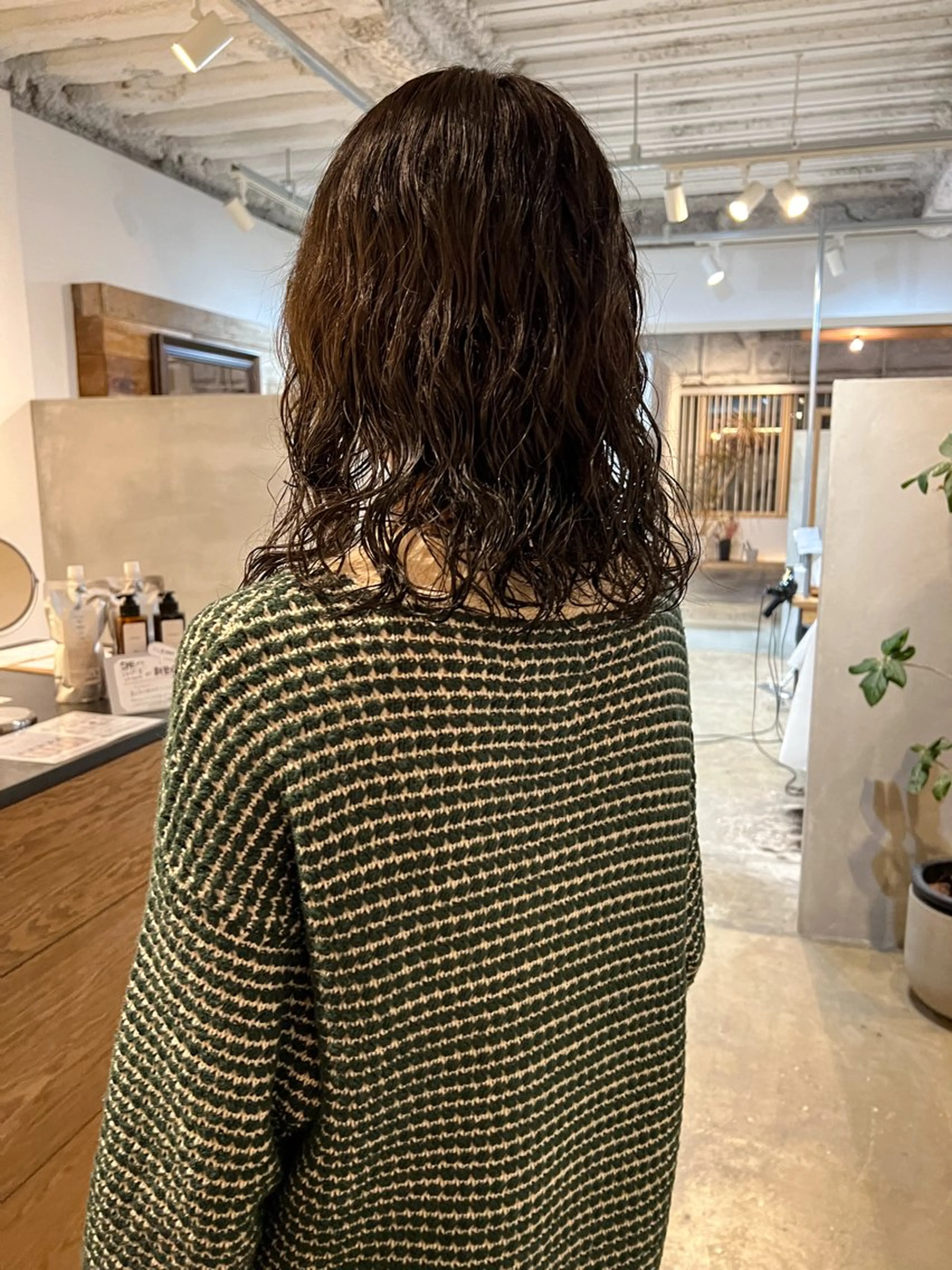 ミディアム カラー ミディアムパーマ SHE. sakae所属・すみか / カットモデル募集のヘアスタイル